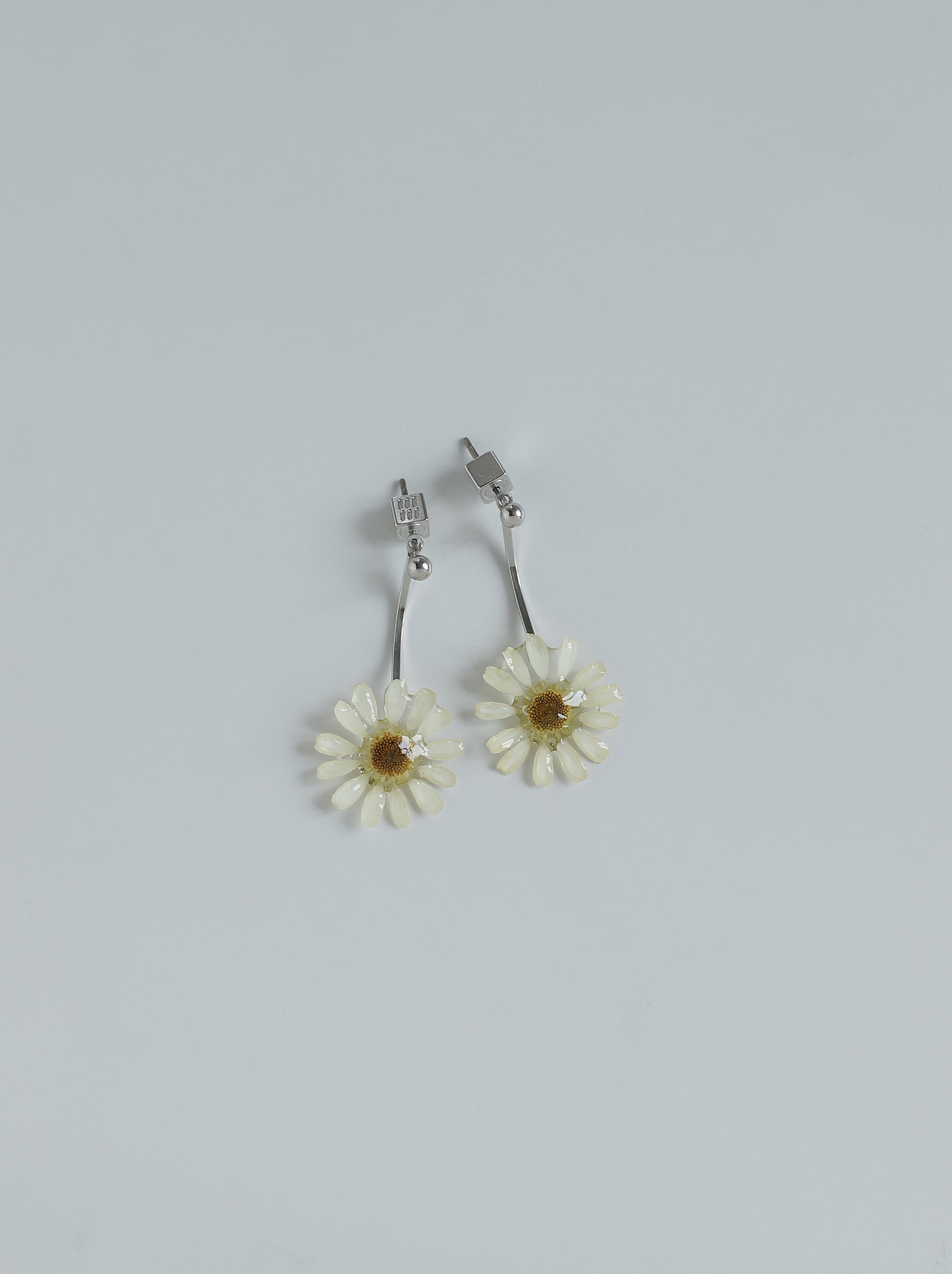 Flower Earrings [Matricaria] (LG110037P) | mimi33 ONLINE STORE