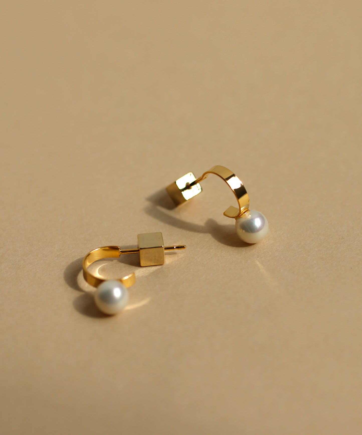 Pearl × Curl Earrings [UMU]