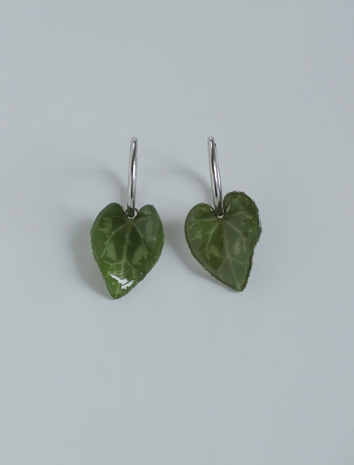 Flower Earrings [Cyclamen Leaf]