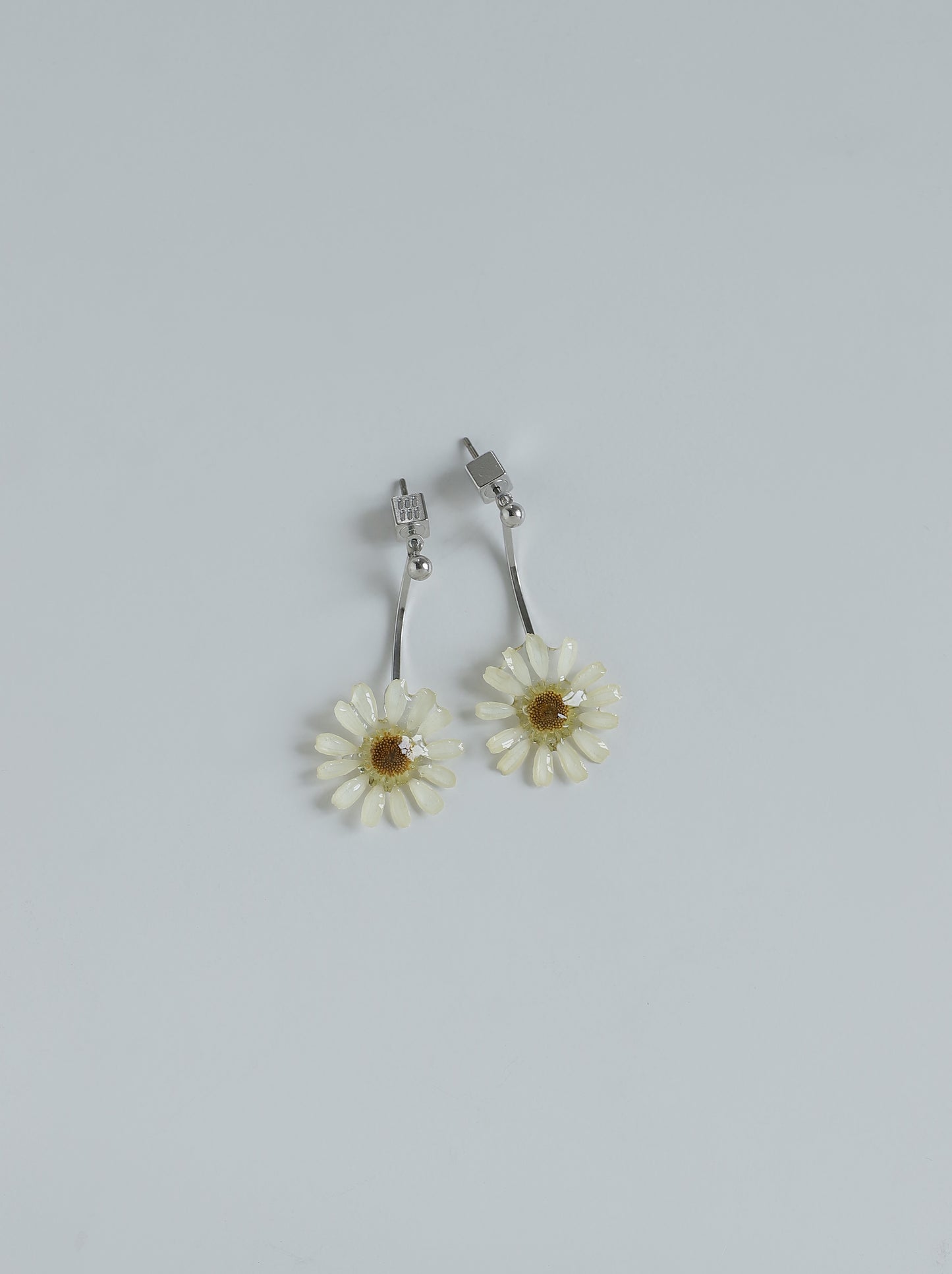 Flower Earrings [Matricaria]