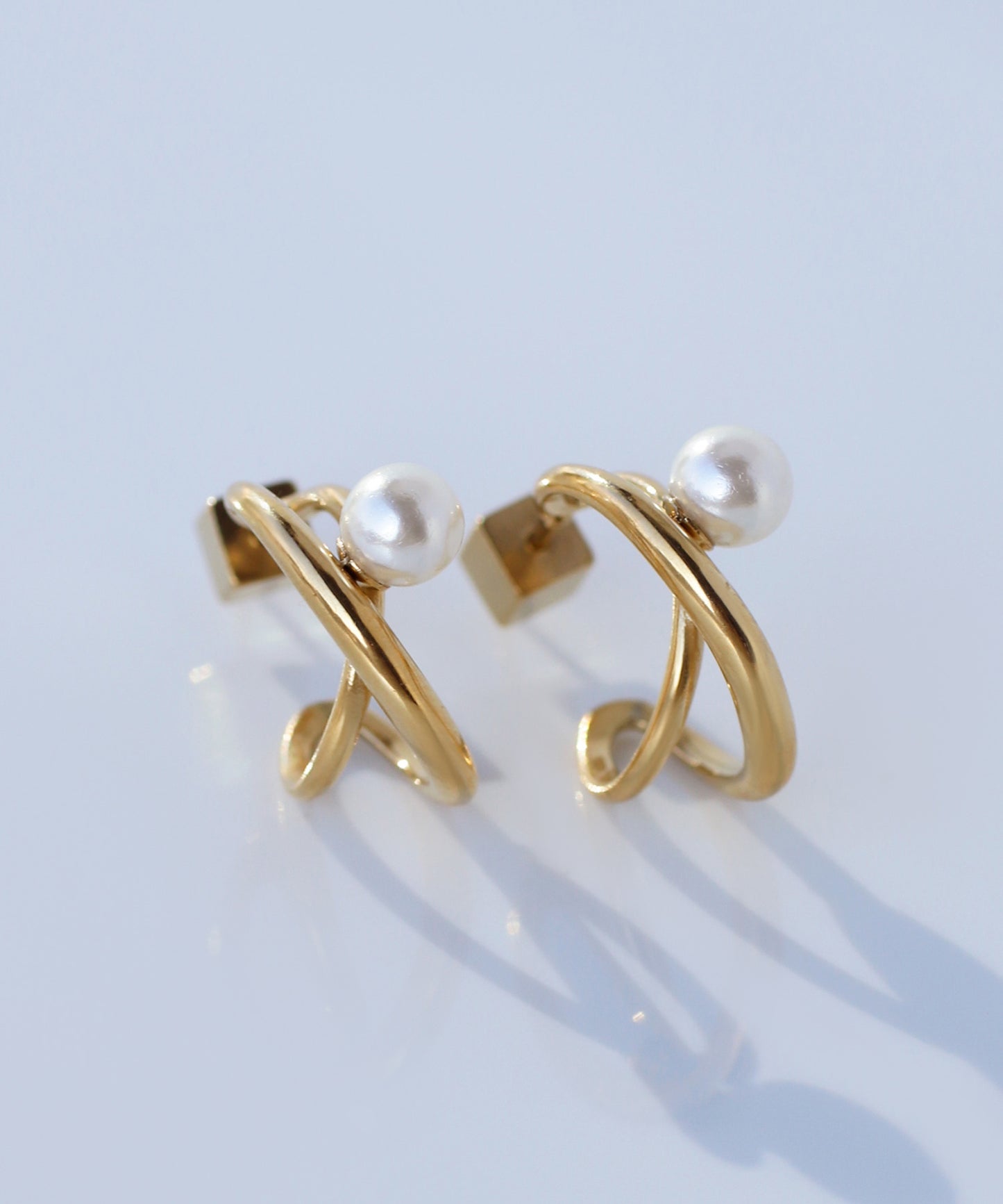 【Stainless Seel IP】Pearl × Cross Line Hoop Earrings