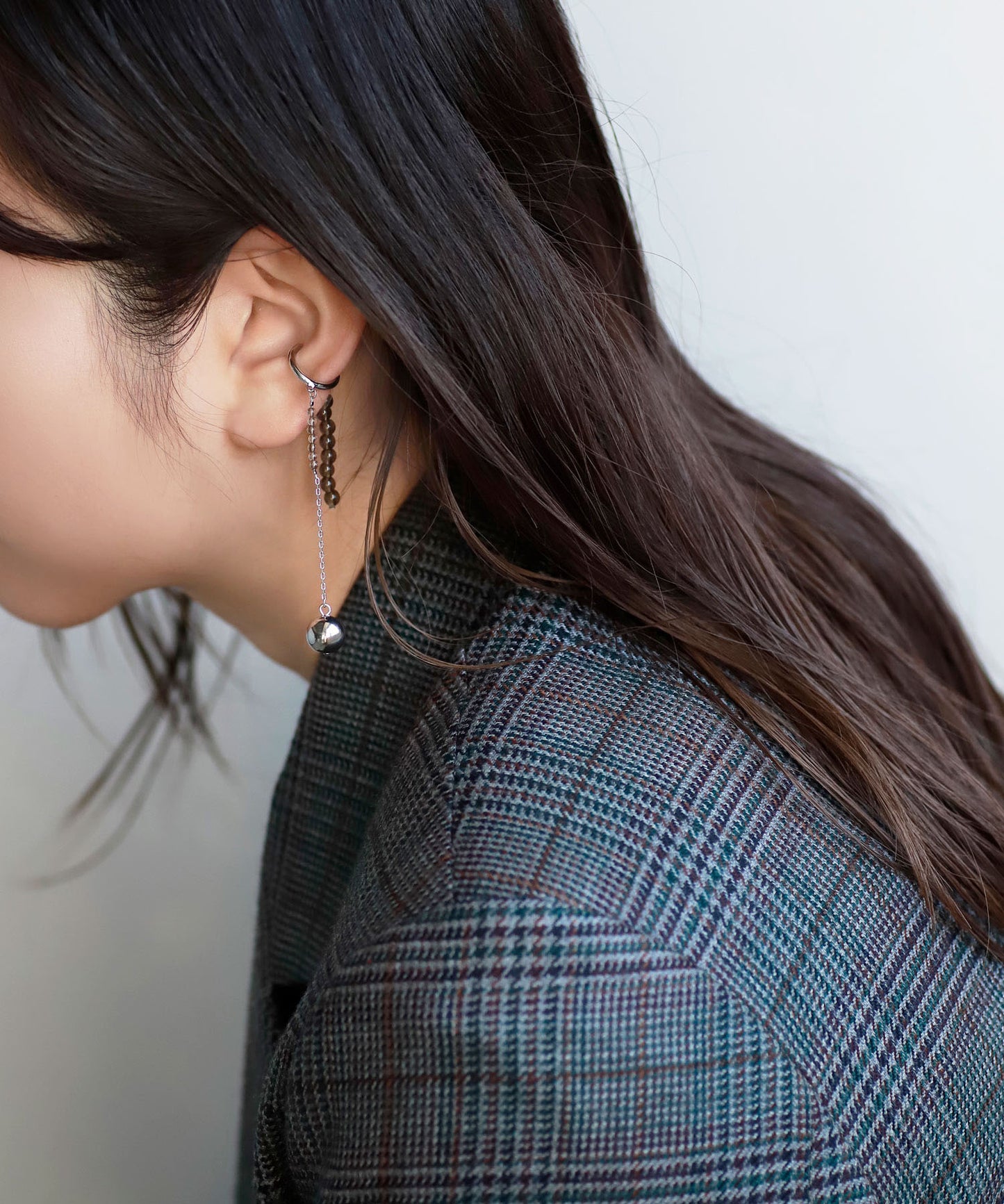 【Eligible for Novelty】Gemstone × Swing Sphere Ear Cuff