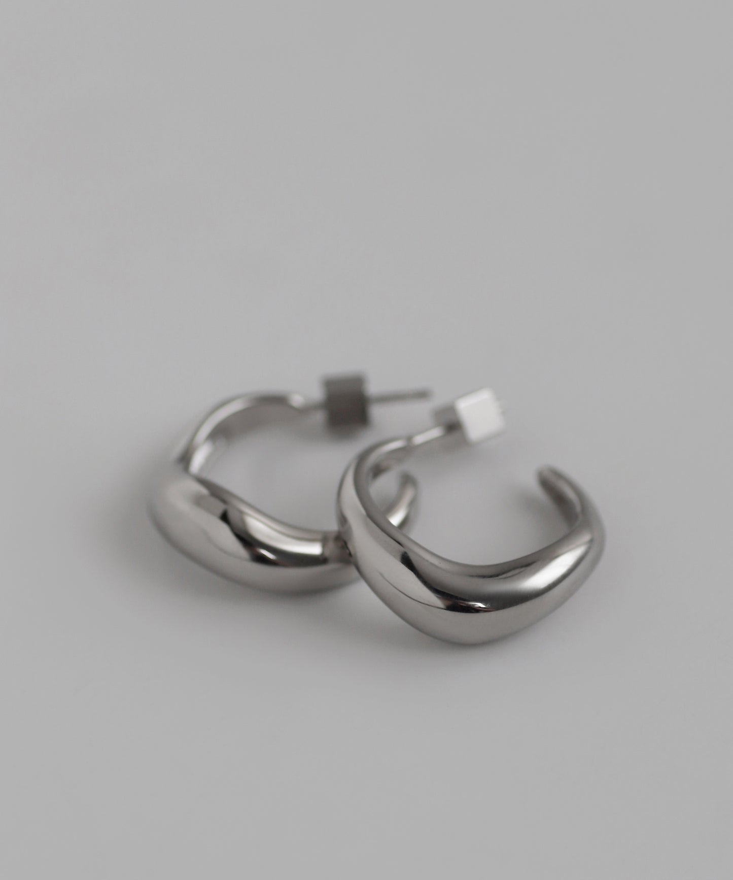 【Stainless Steel IP】Nuanced Hoop Earrings