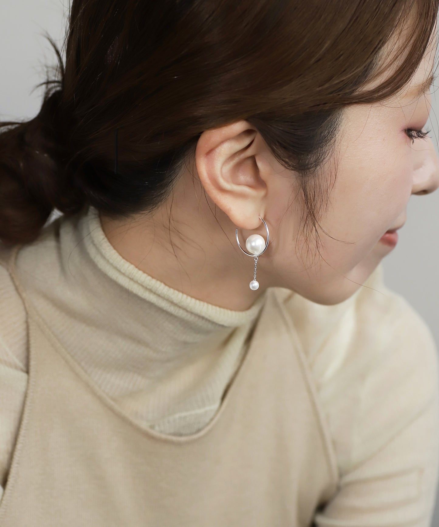 Asymmetric Pearl Hoop Earrings [Surgical Stainless Steel]