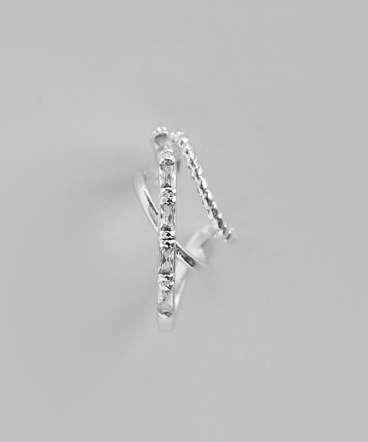 Bijou × Cross Line Ear Cuff