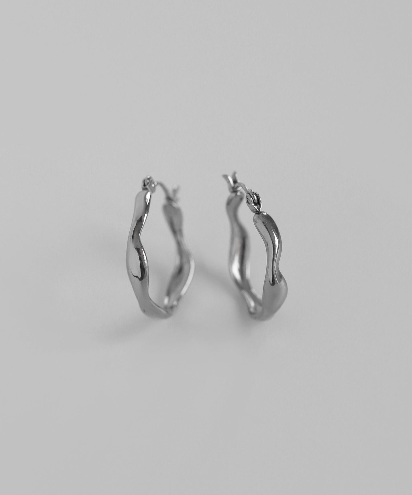 Nuance Metal Hoop Earrings [Stainless Steel]