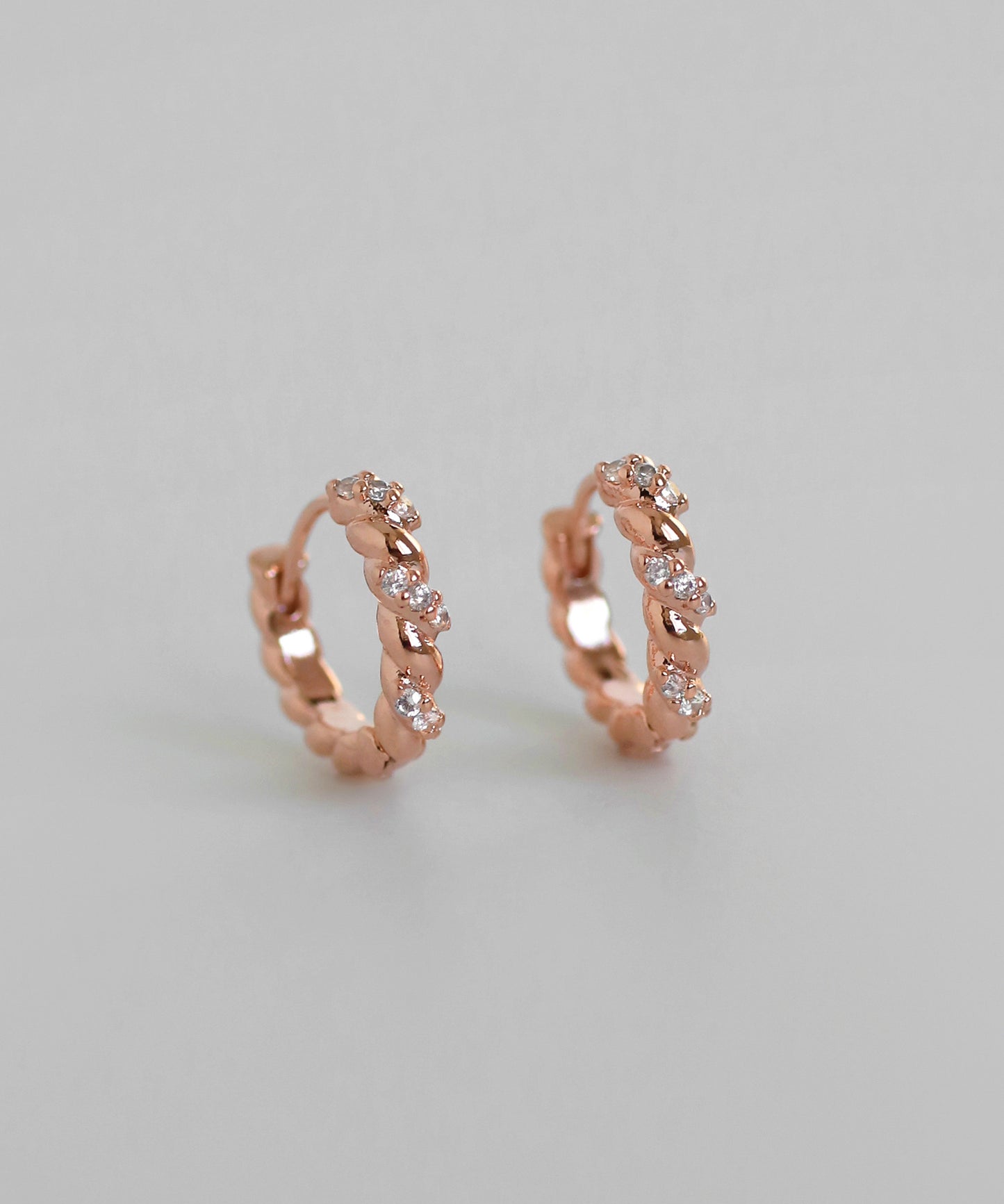 Bijou × Twist Hoop Earrings