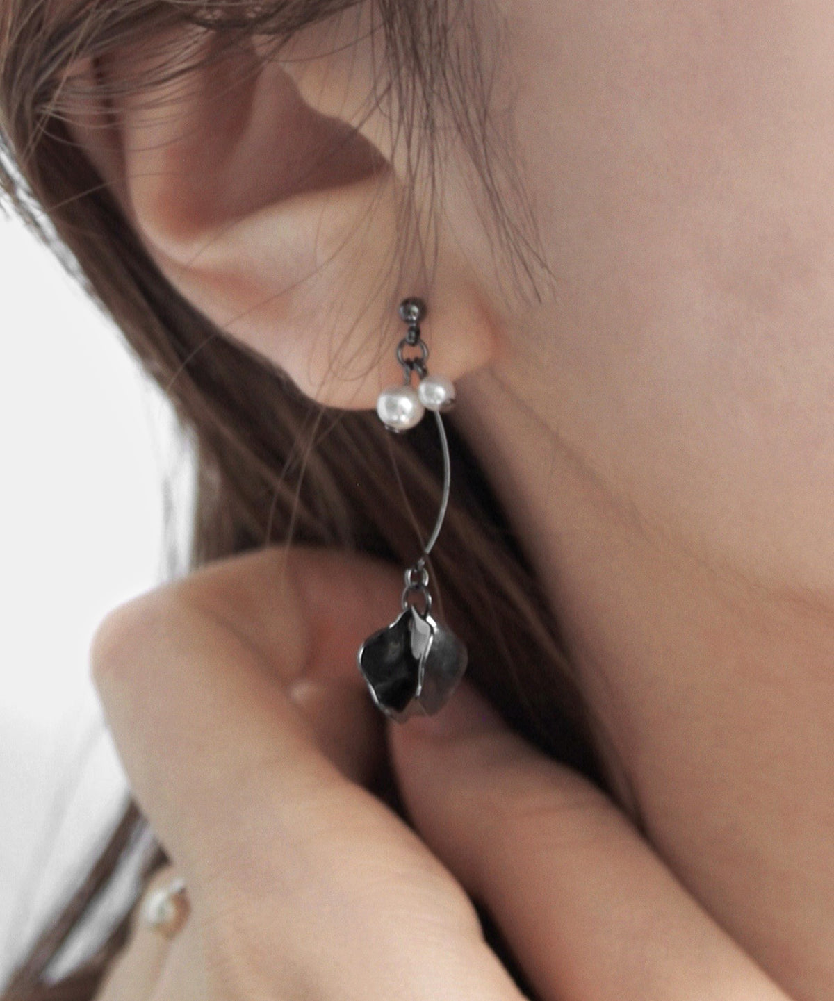 Pearl & Flower Asymmetric Earrings