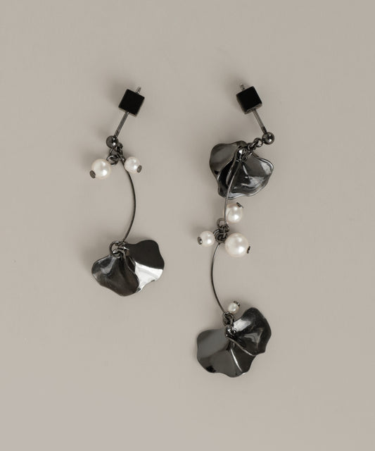 Pearl & Flower Asymmetric Earrings