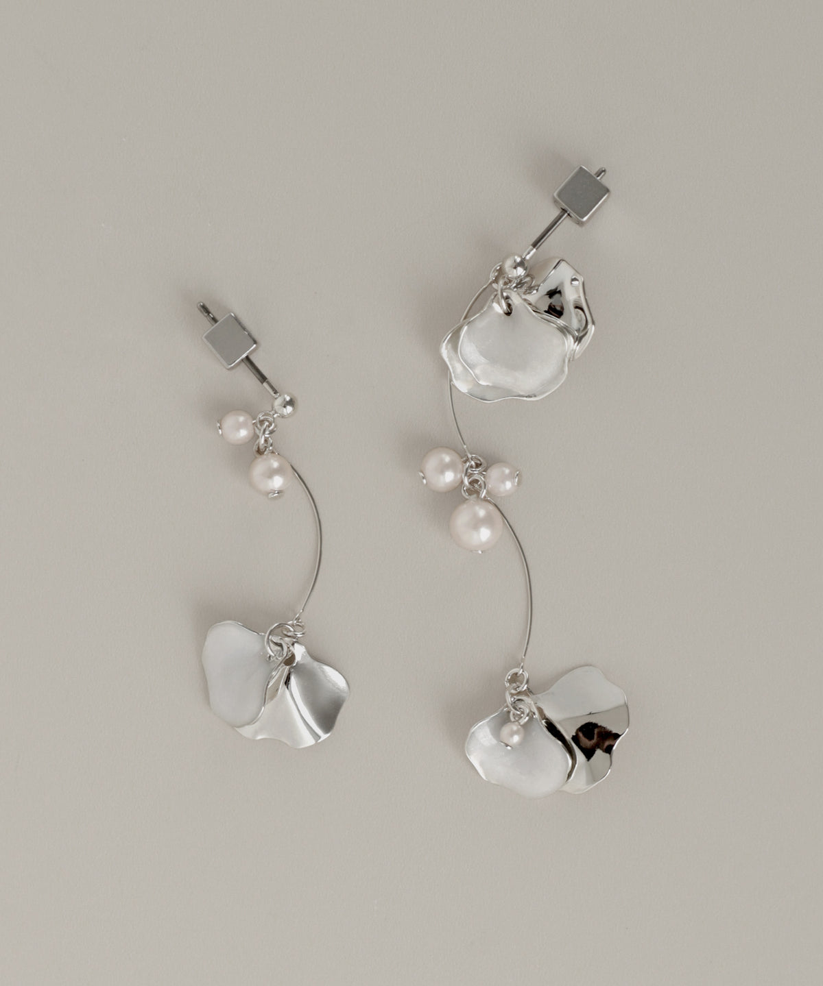 Pearl & Flower Asymmetric Earrings