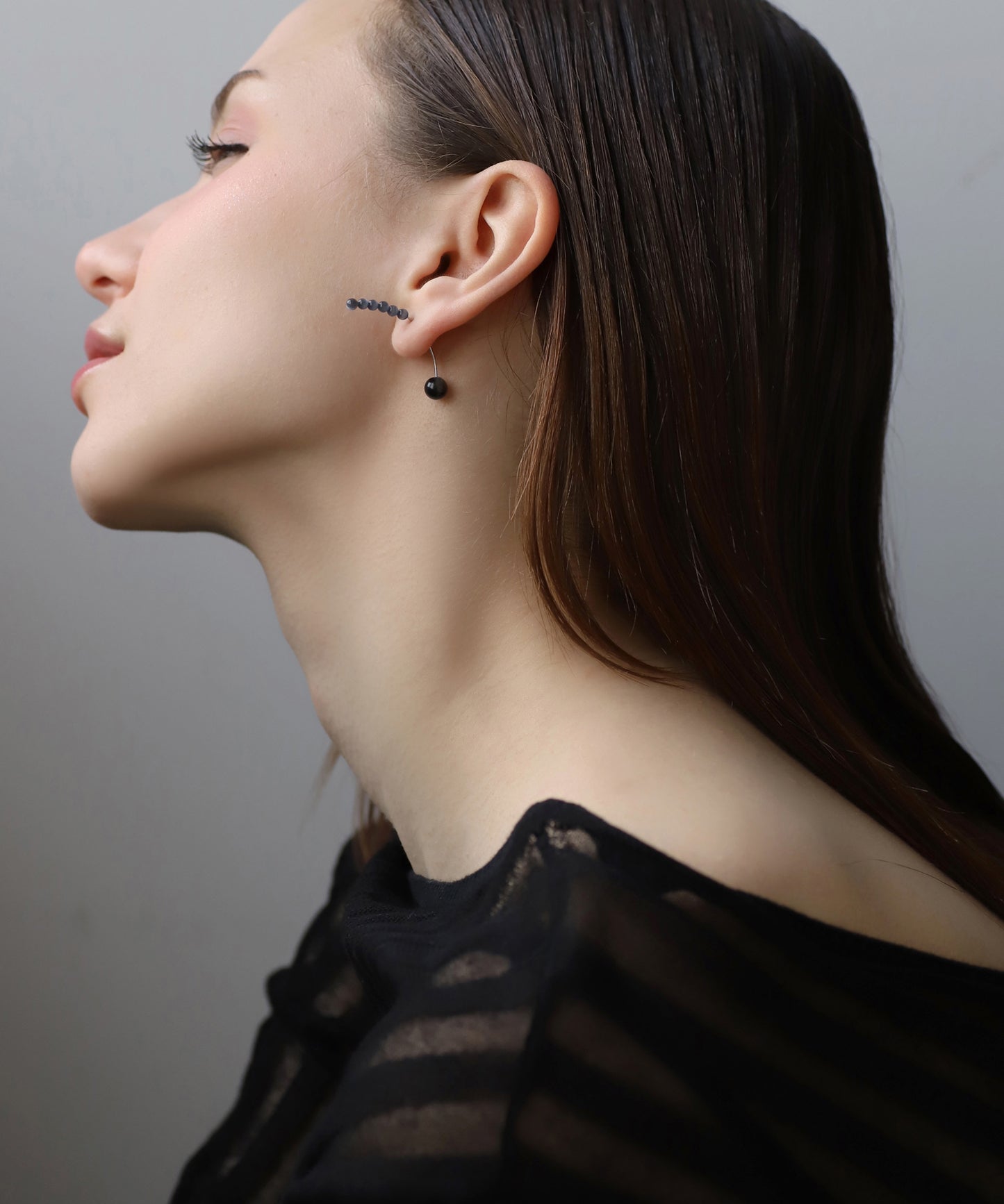 Gemstone × Arch Asymmetry Earrings [A]