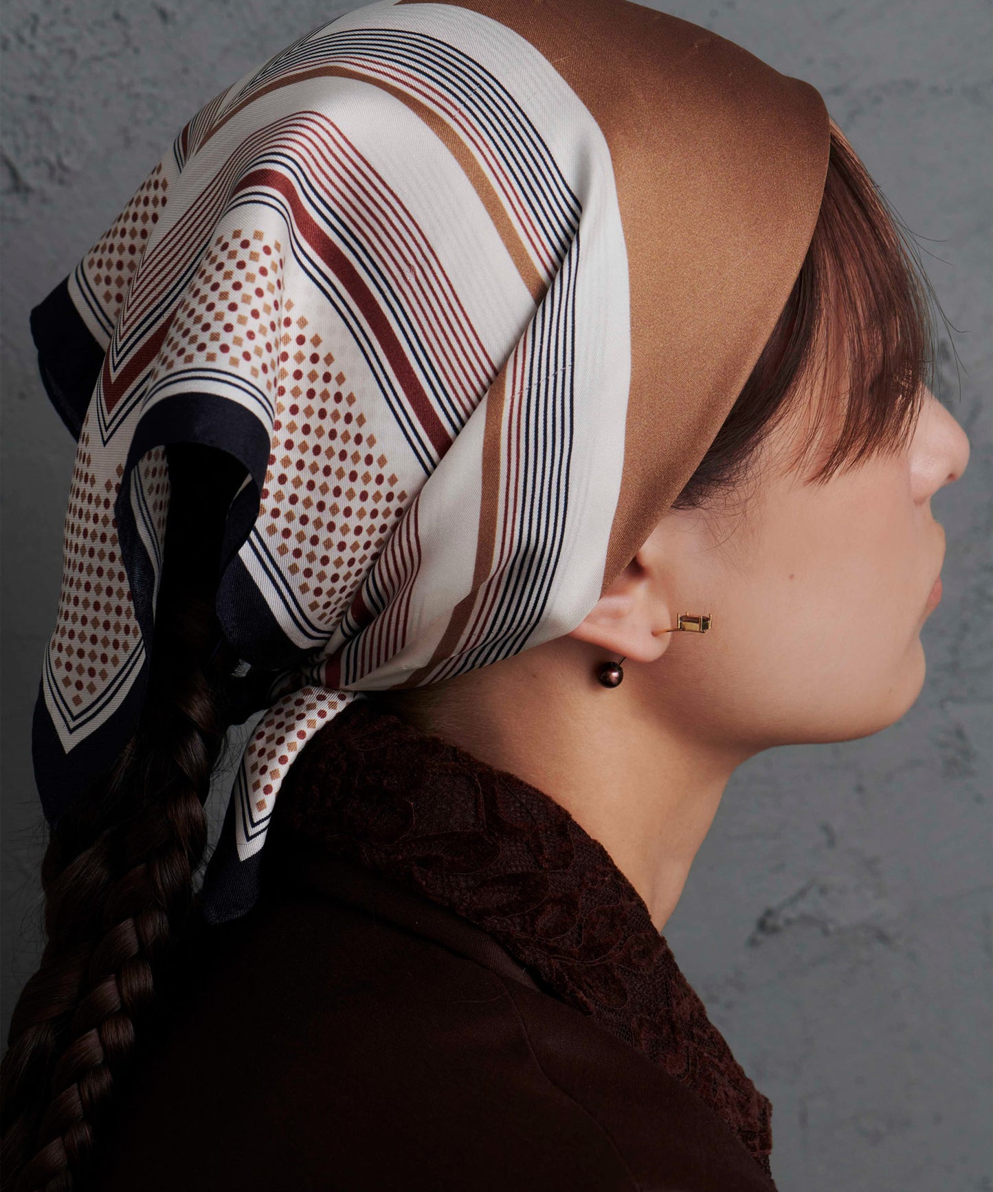 Gemstone × Arch Asymmetry Earrings [C]