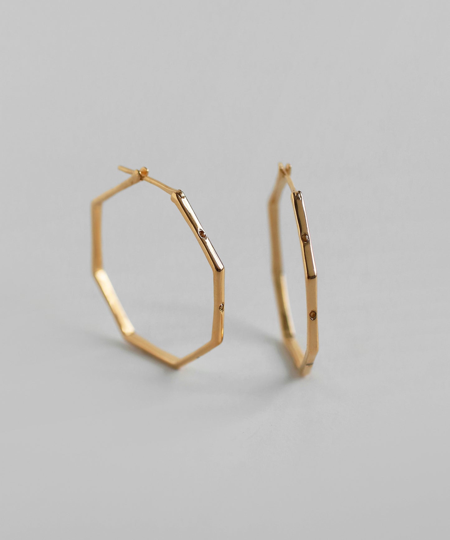 Zero Hoop Earrings [Bijou]
