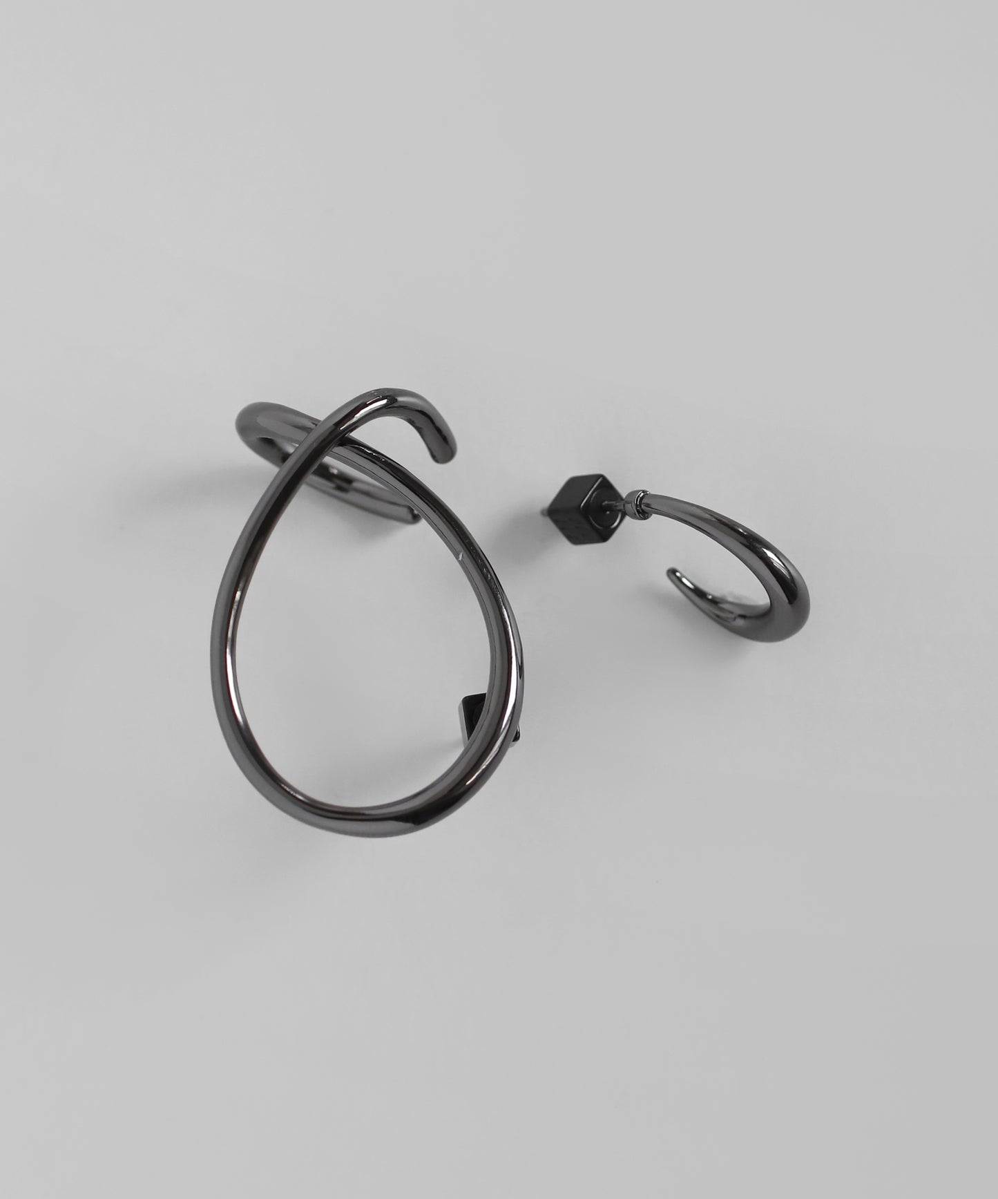 Loop Hoop Asymmetric Ear Cuff