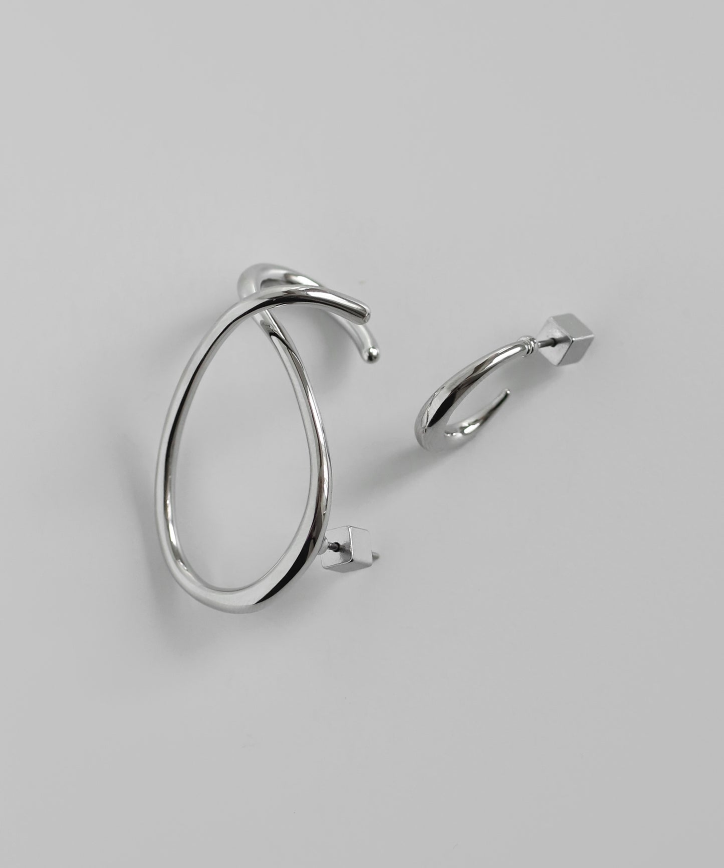 Loop Hoop Asymmetric Ear Cuff