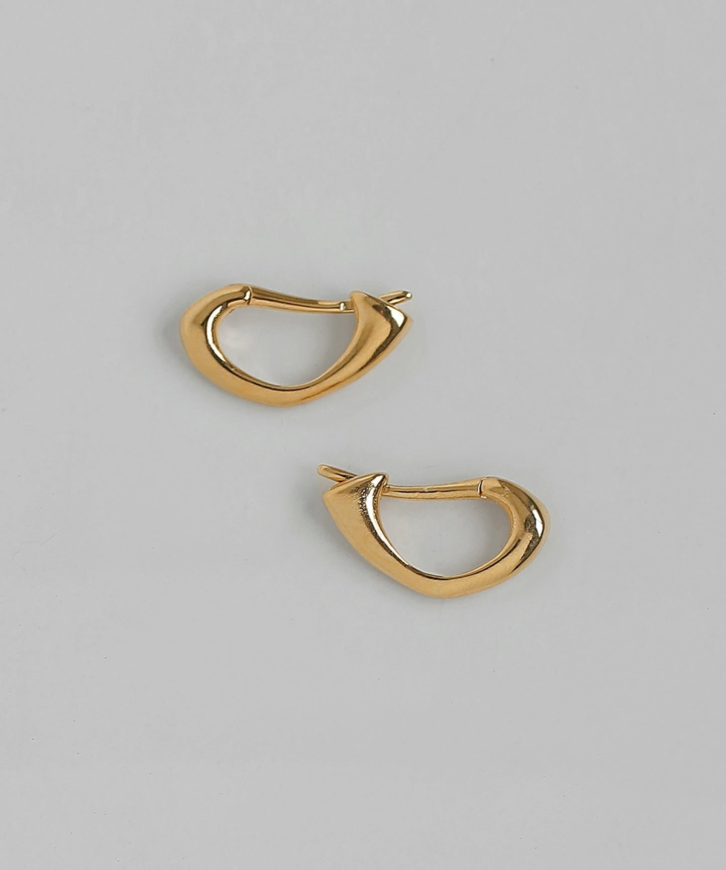 Zero Hoop Earrings