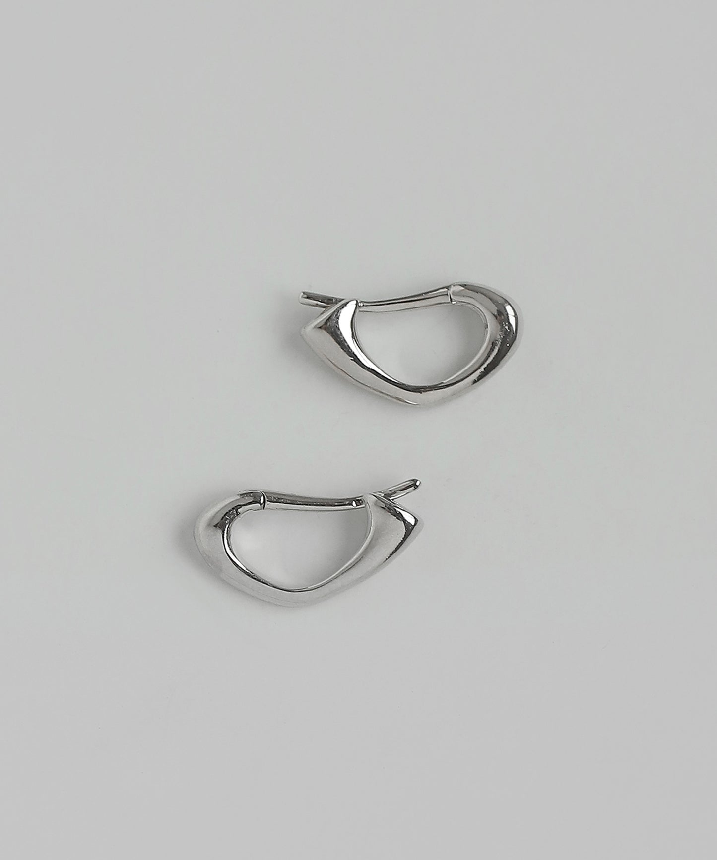 Zero Hoop Earrings