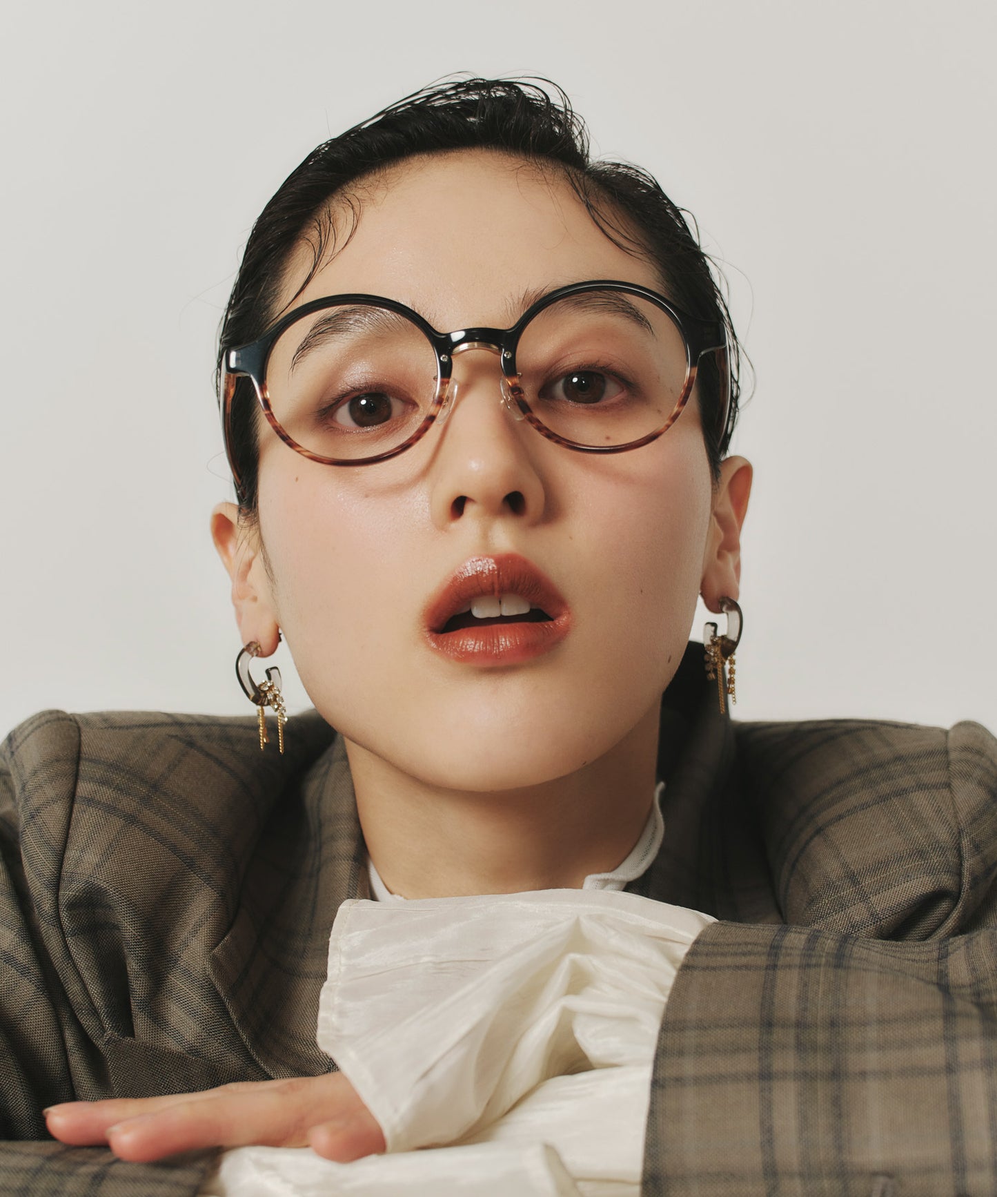 Bijou & Chain Glass Hoop Earrings