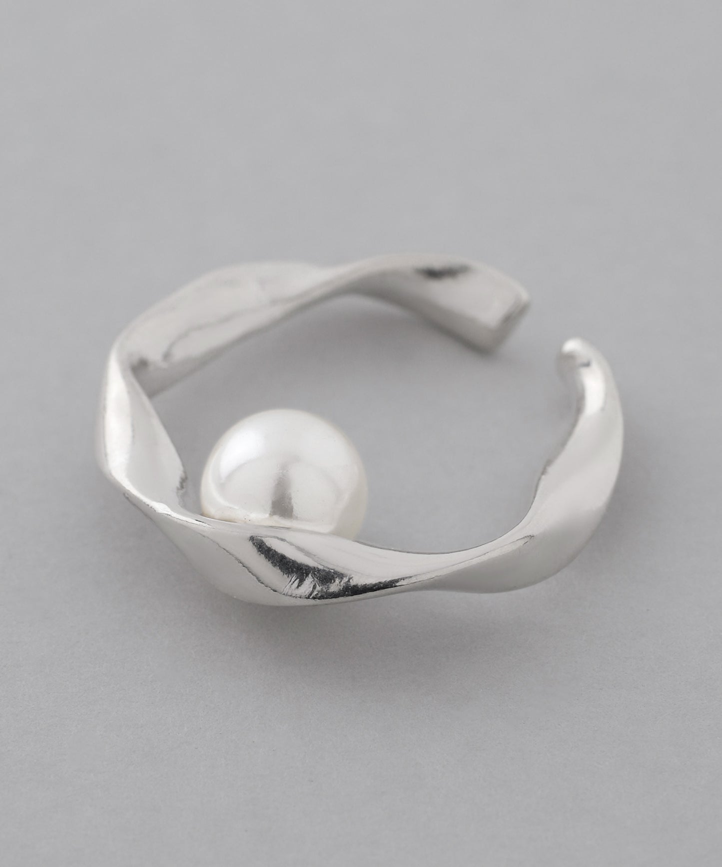 Pearl × Twisted Ear cuff [925 silver]