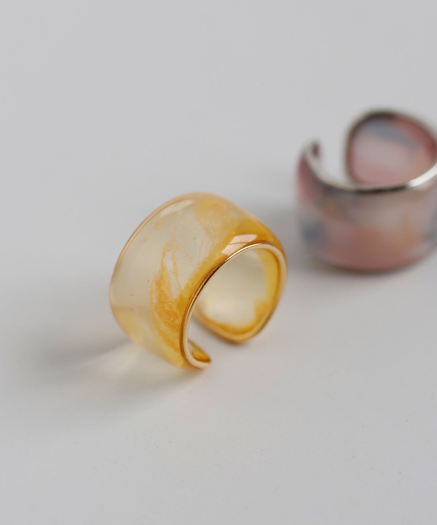 Clear Color Wide Ear Cuff [Apricot]