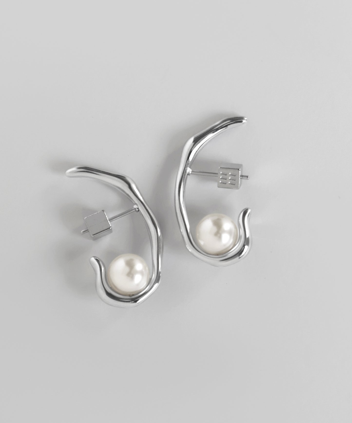 【Stainless Steel IP】Pearl × Nuance Line Cuff Earrings