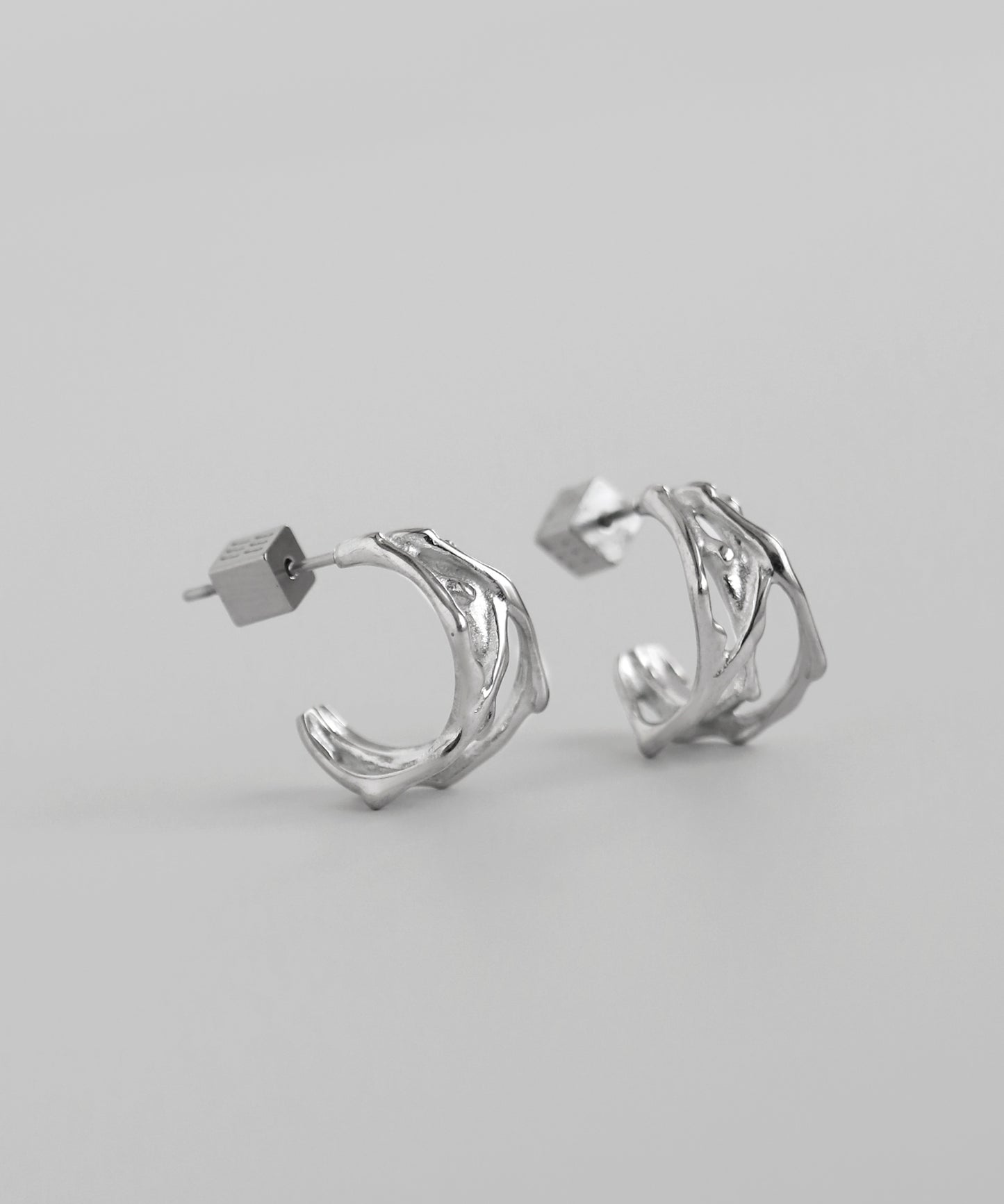 【Stainless Steel IP】Design Hoop Earrings