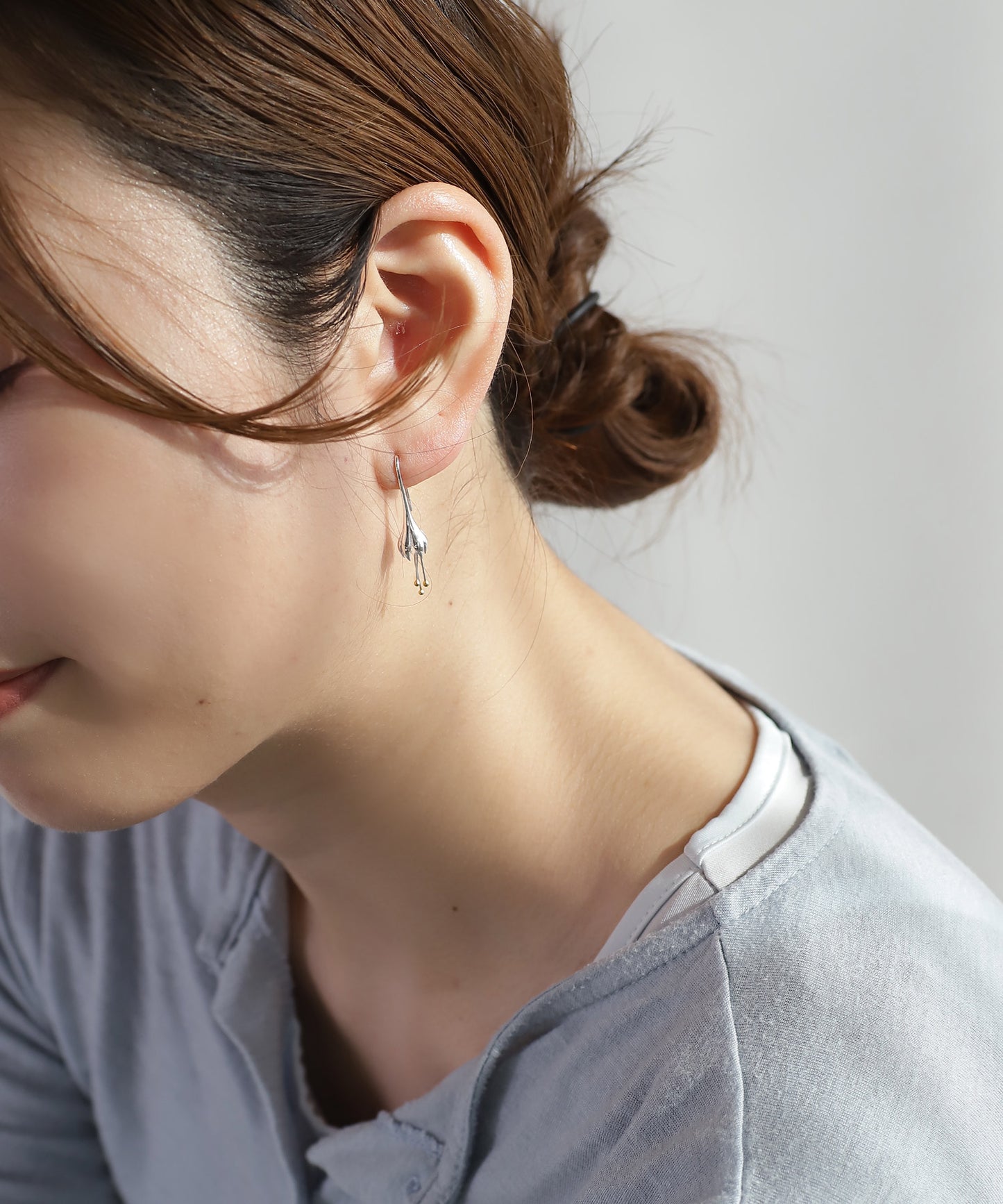 Two-Tone Flower Hook Earrings [925 Silver]