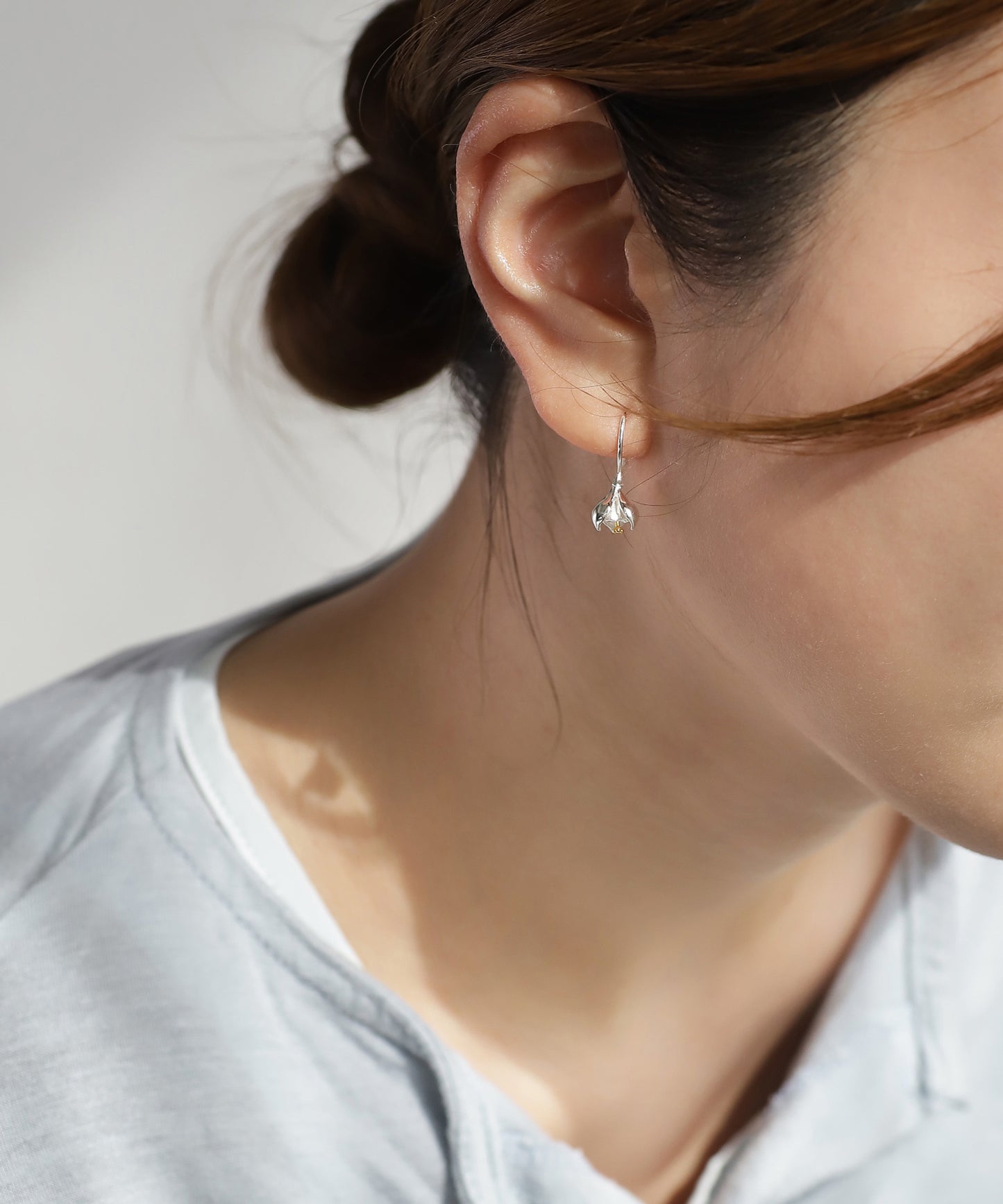 Two-Tone Flower Hook Earring [925 Silver]