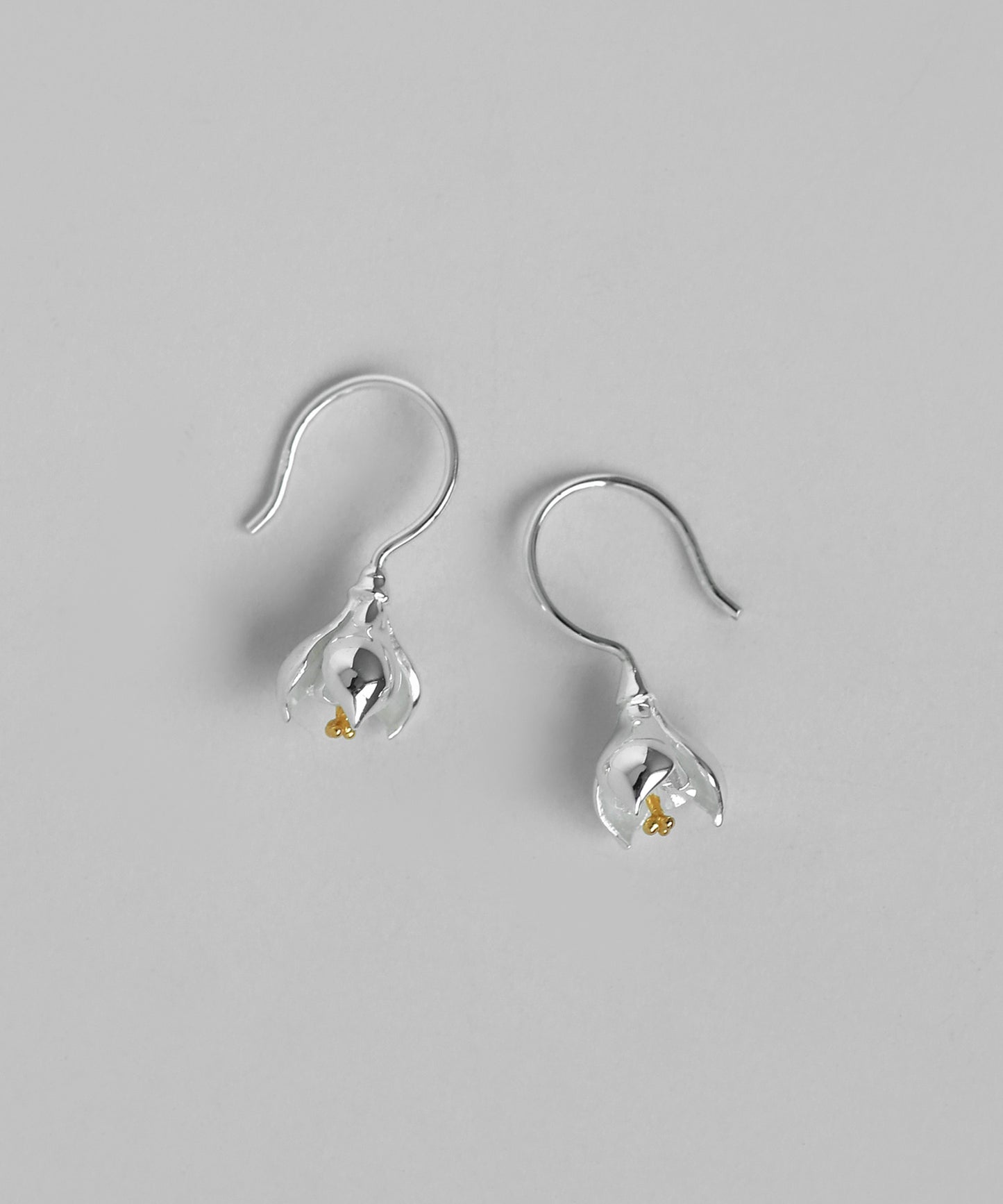 Two-Tone Flower Hook Earring [925 Silver]