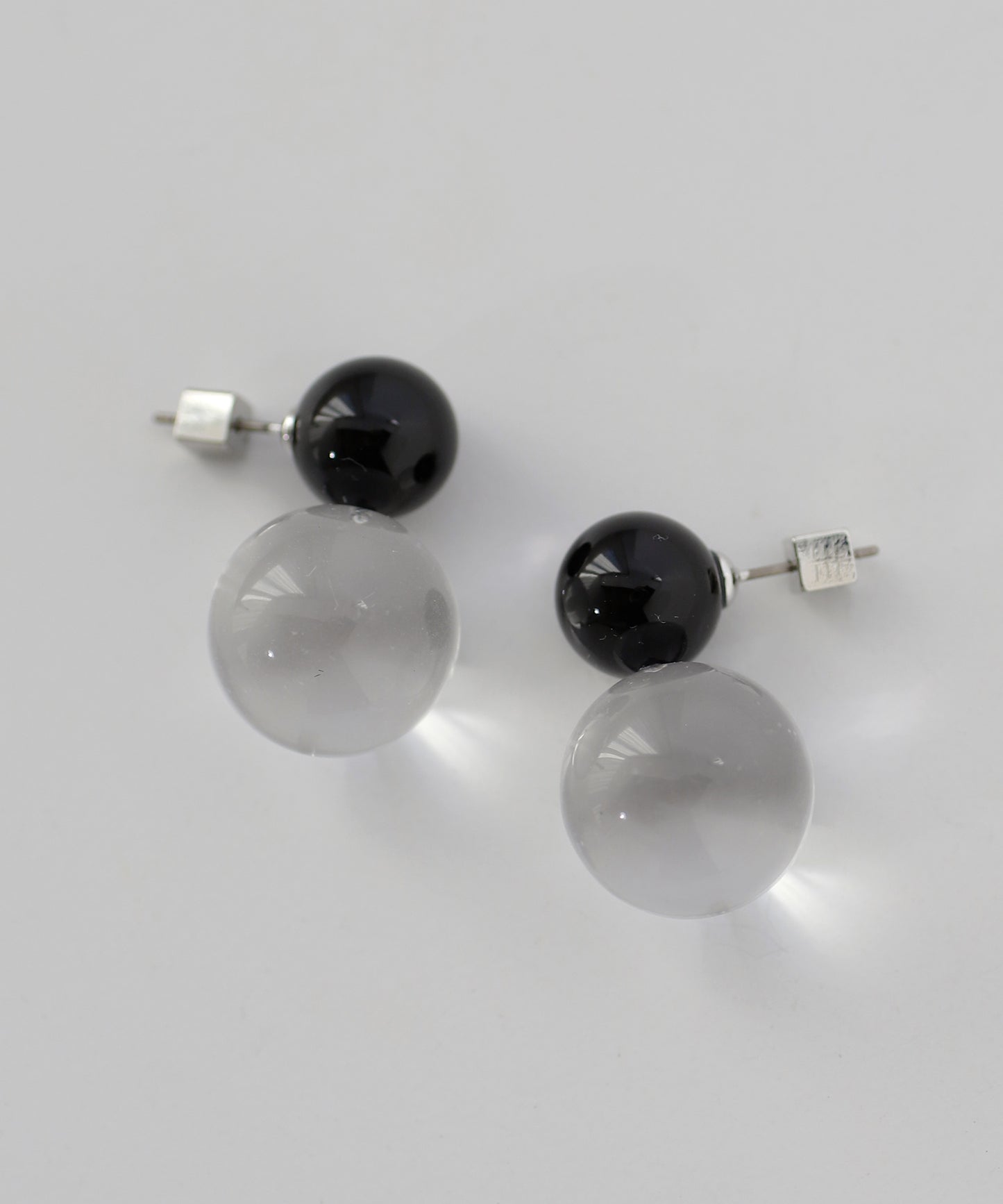 Bicolor Sphere Earrings [BK×WH]