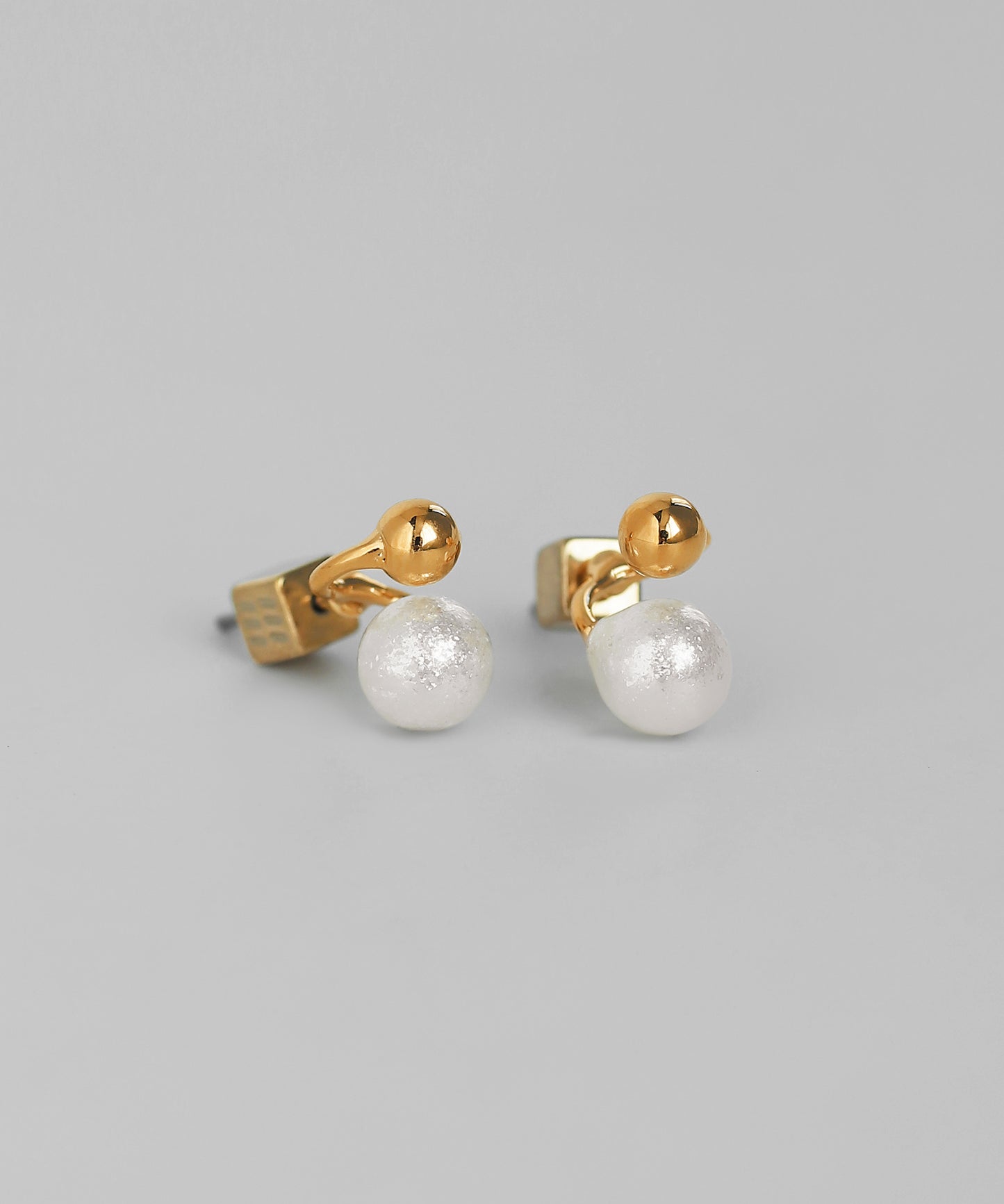 Shiny Pearl Earrings