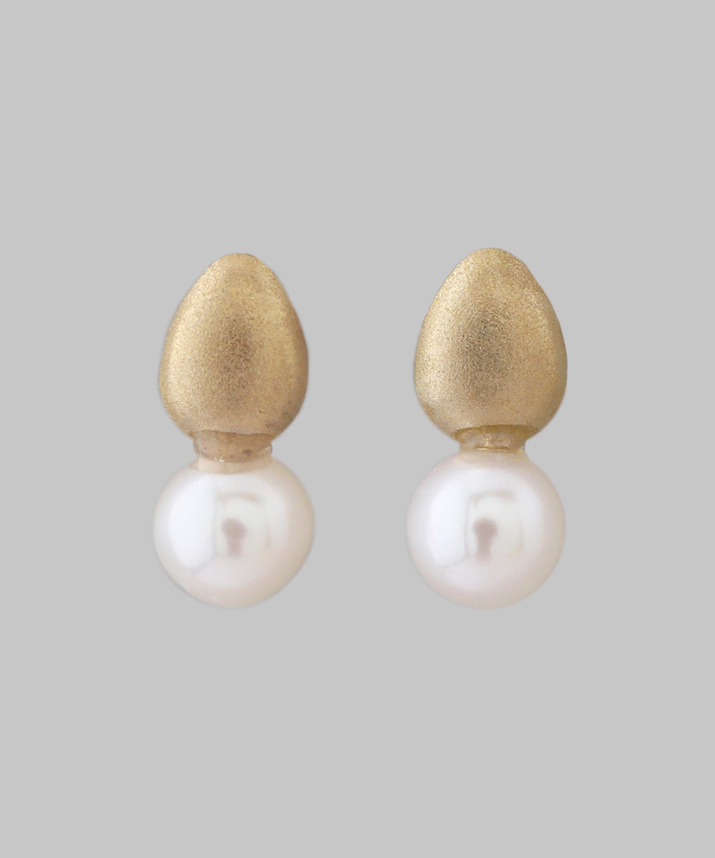 Freshwater Pearl Earrings[[K10]