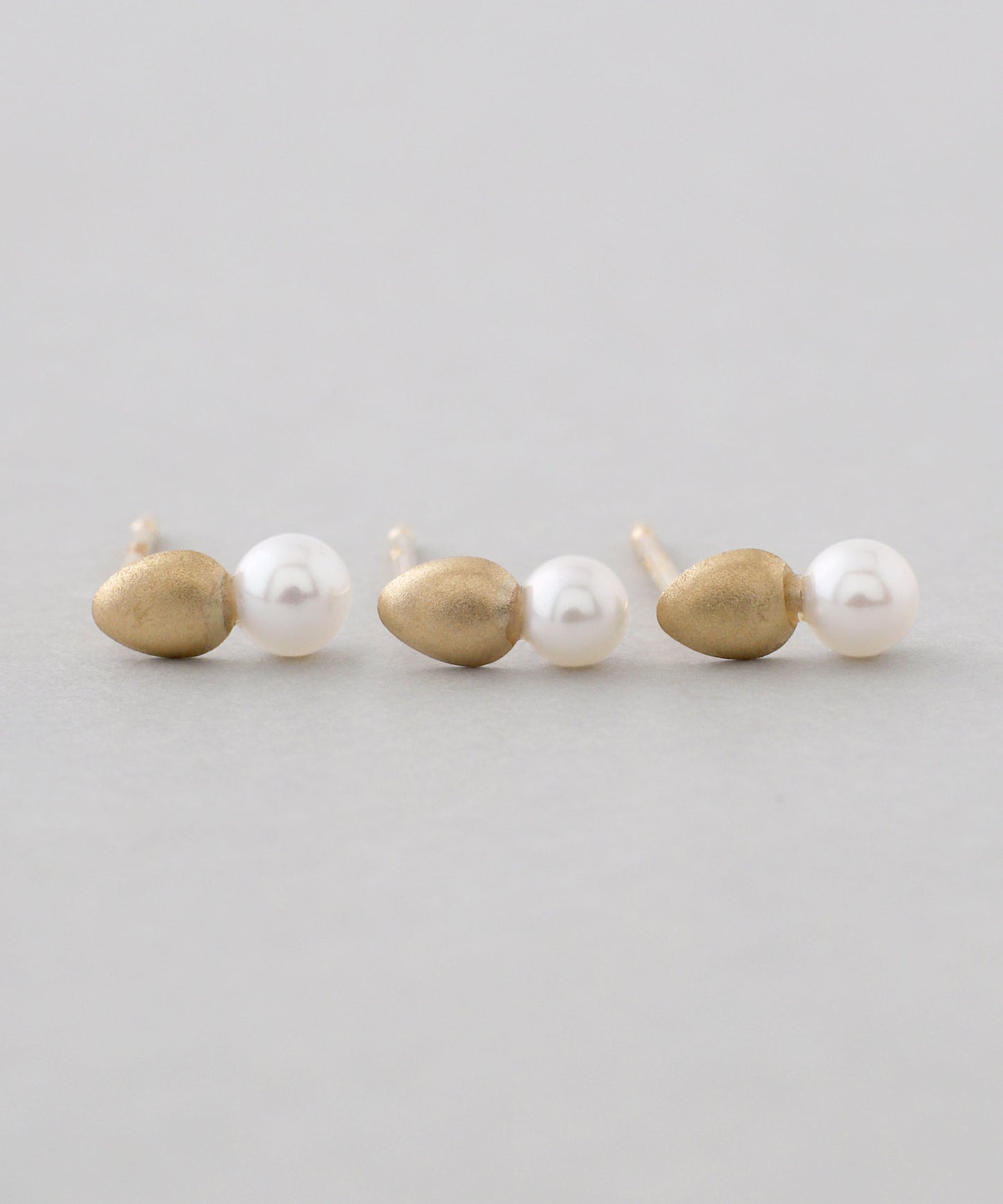 Freshwater Pearl Earrings[[K10]