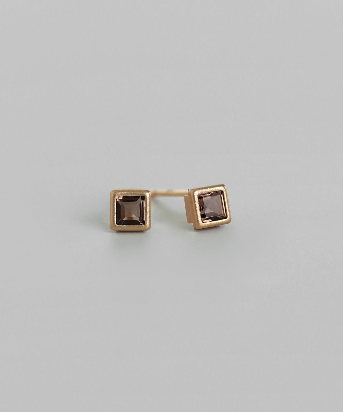 [Eligible for Gift] Gemstone Square Earrings [10K]