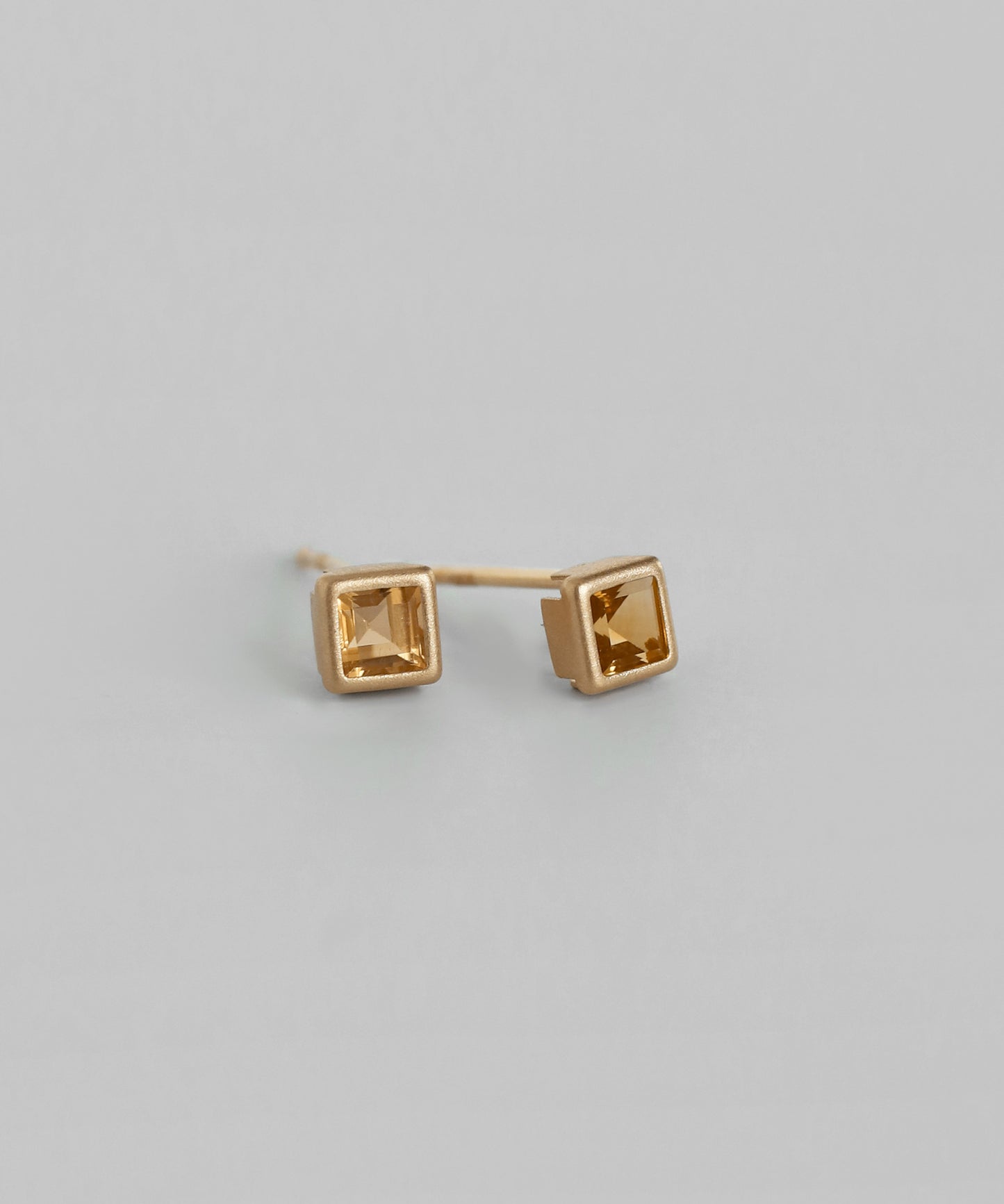 [Eligible for Gift] Gemstone Square Earrings [10K]