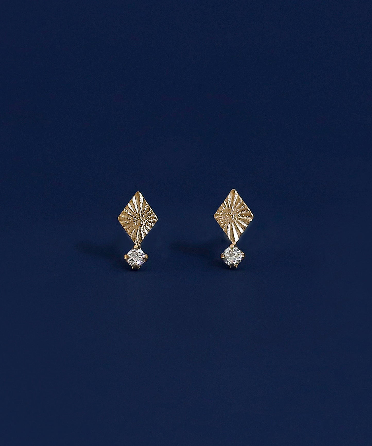 【Limited Qty with a Gift Box】Diamond Earrings [10K]