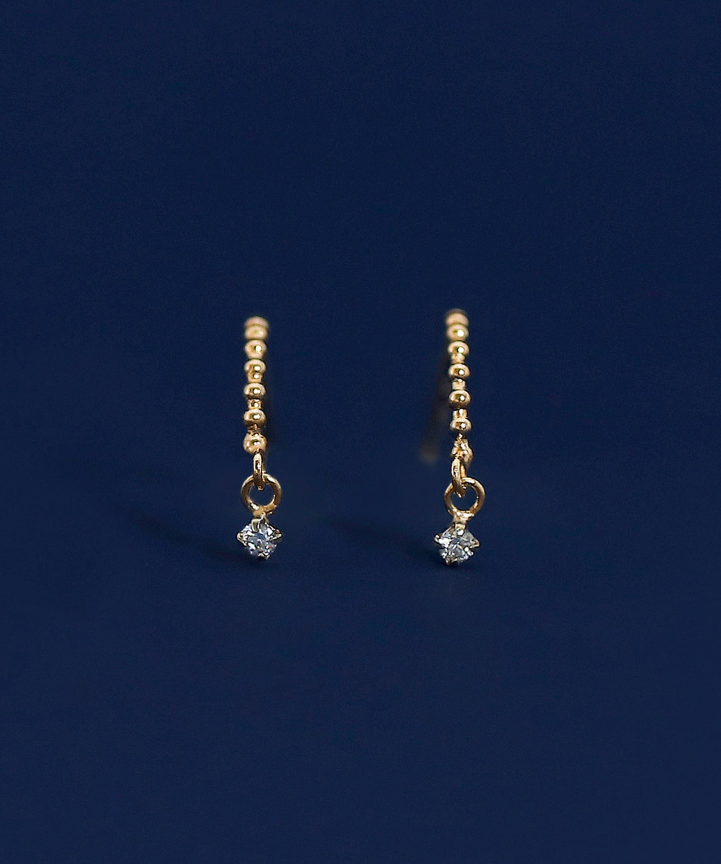 【Limited Qty with a Gift Box】Dot Line Diamond Earrings [10K]