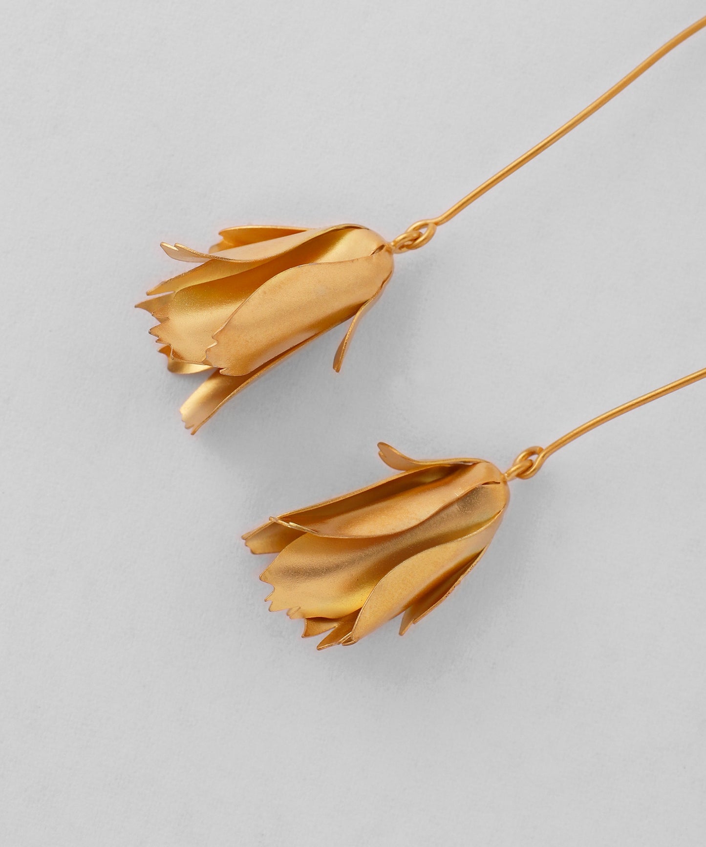 Metal Flower Hook Earrings [UMU]