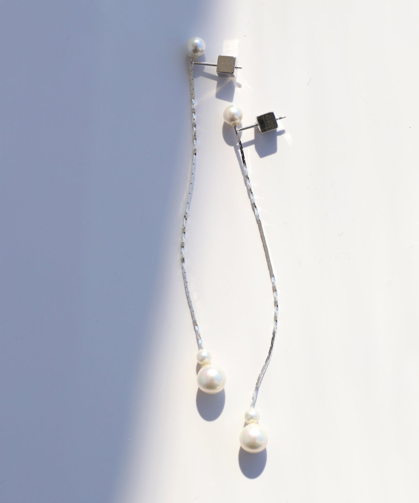Pearl × Chain Long Earrings [UMU]