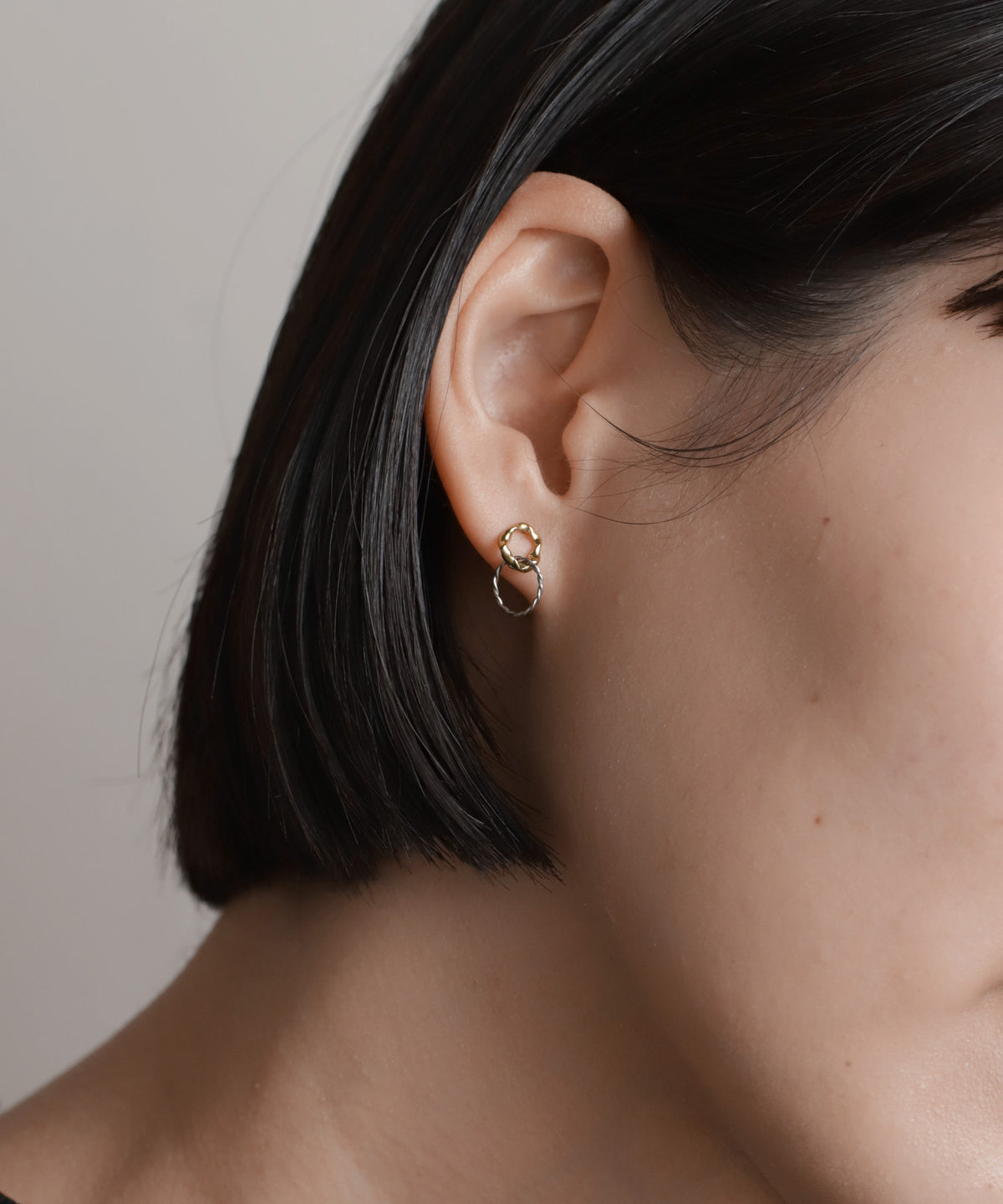 Two-Tone Circle Earrings [Surgical Stainless Steel] [UMU]