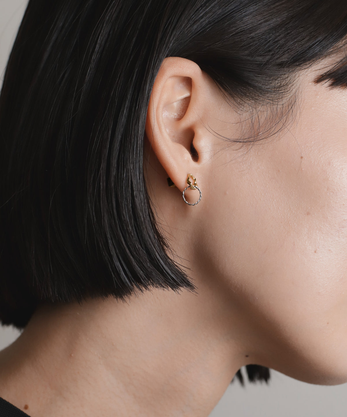 Two-Tone Circle Earrings [Surgical Stainless Steel] [UMU]
