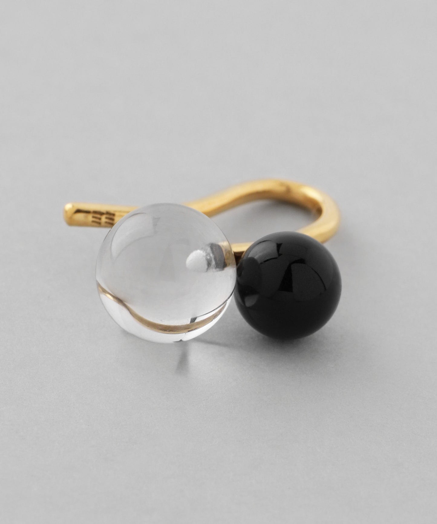 【Stainless Seel IP】Onyx × Crystal Ear Cuff