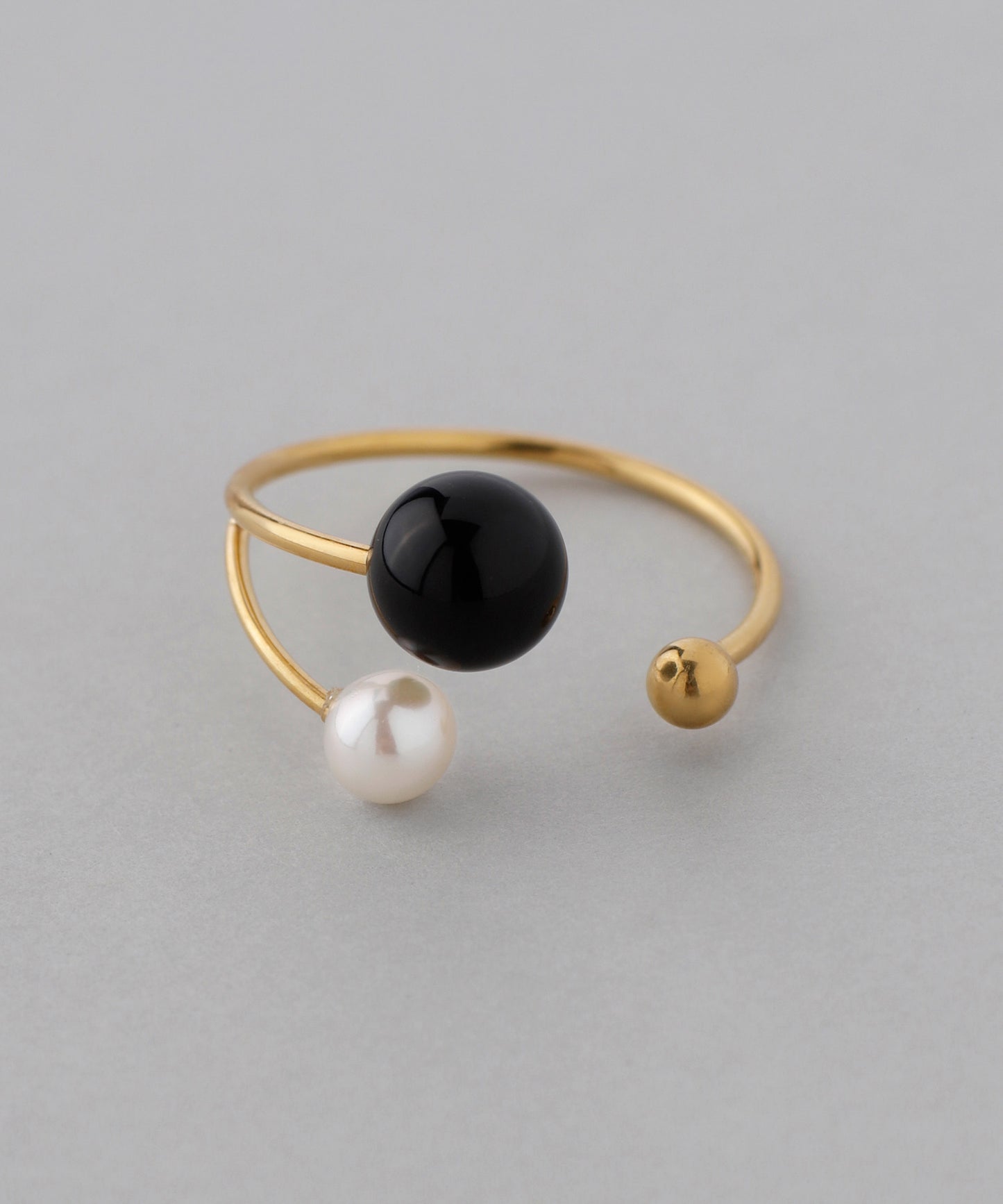 【Stainless Steel IP]  Onyx x Pearl Fork Ring