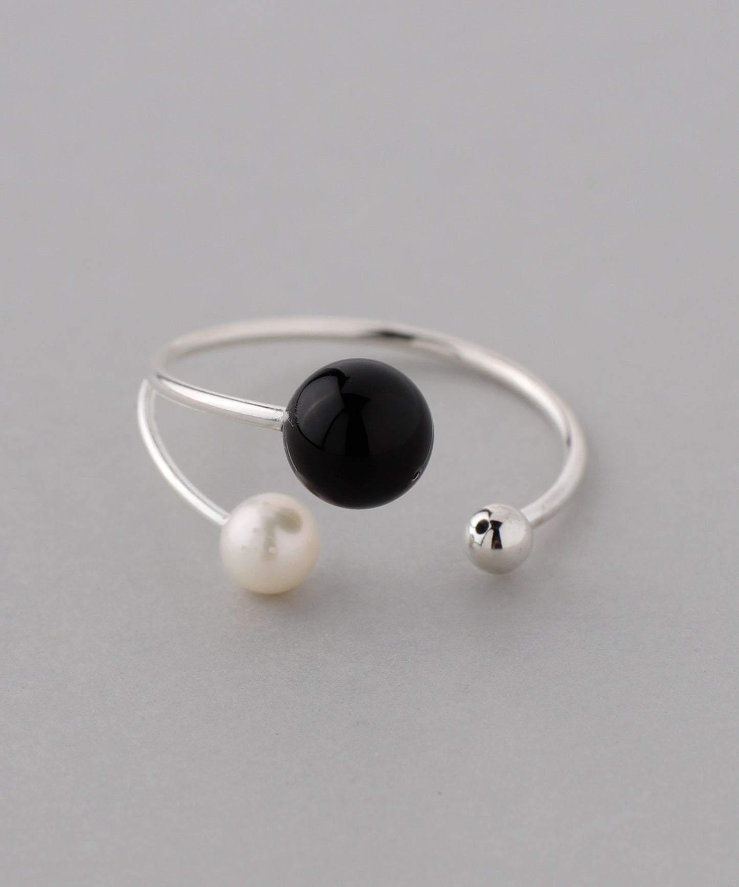 【Stainless Steel IP]  Onyx x Pearl Fork Ring