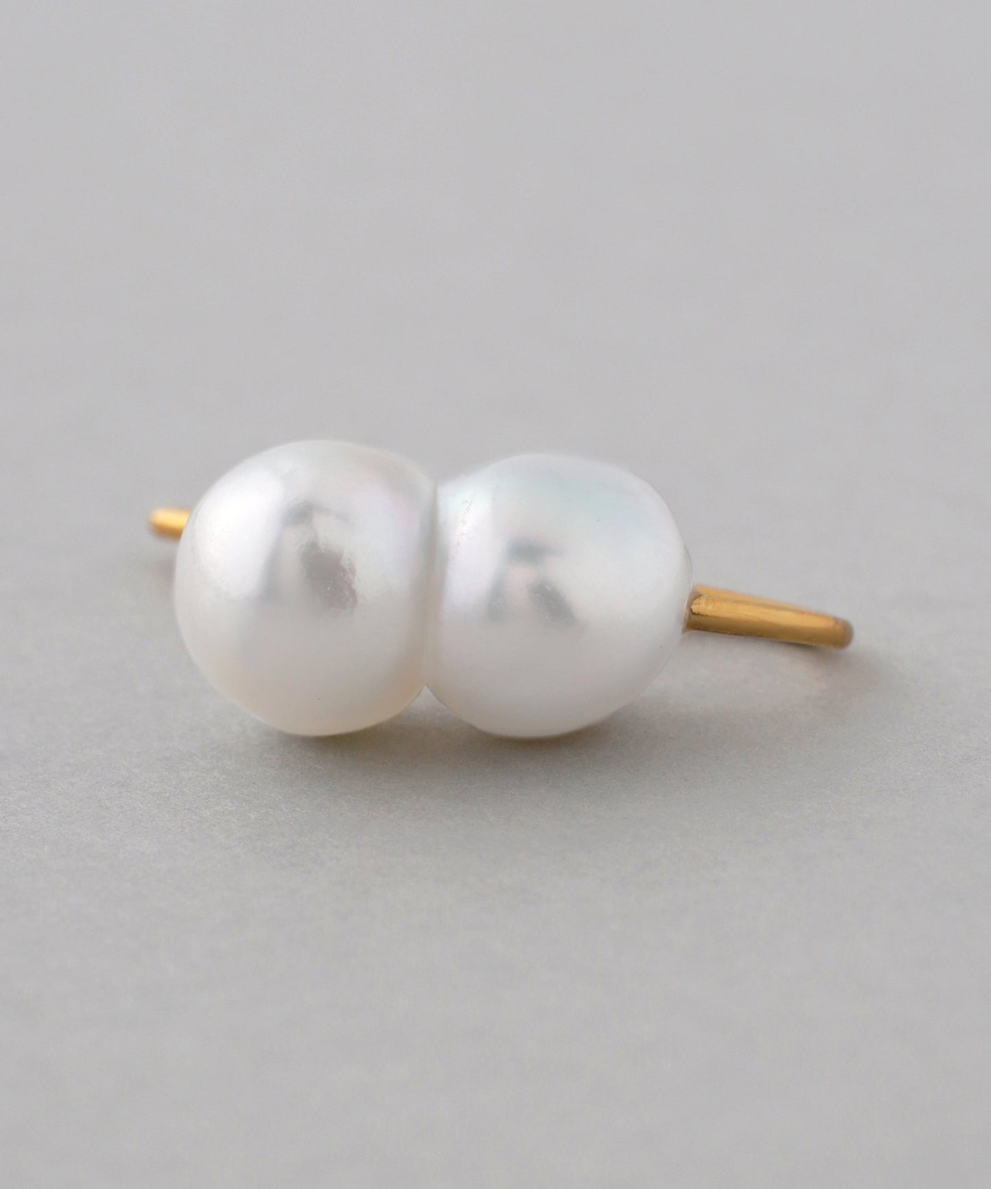 【Stainless Steel IP】Twin Pearl Ear Cuff