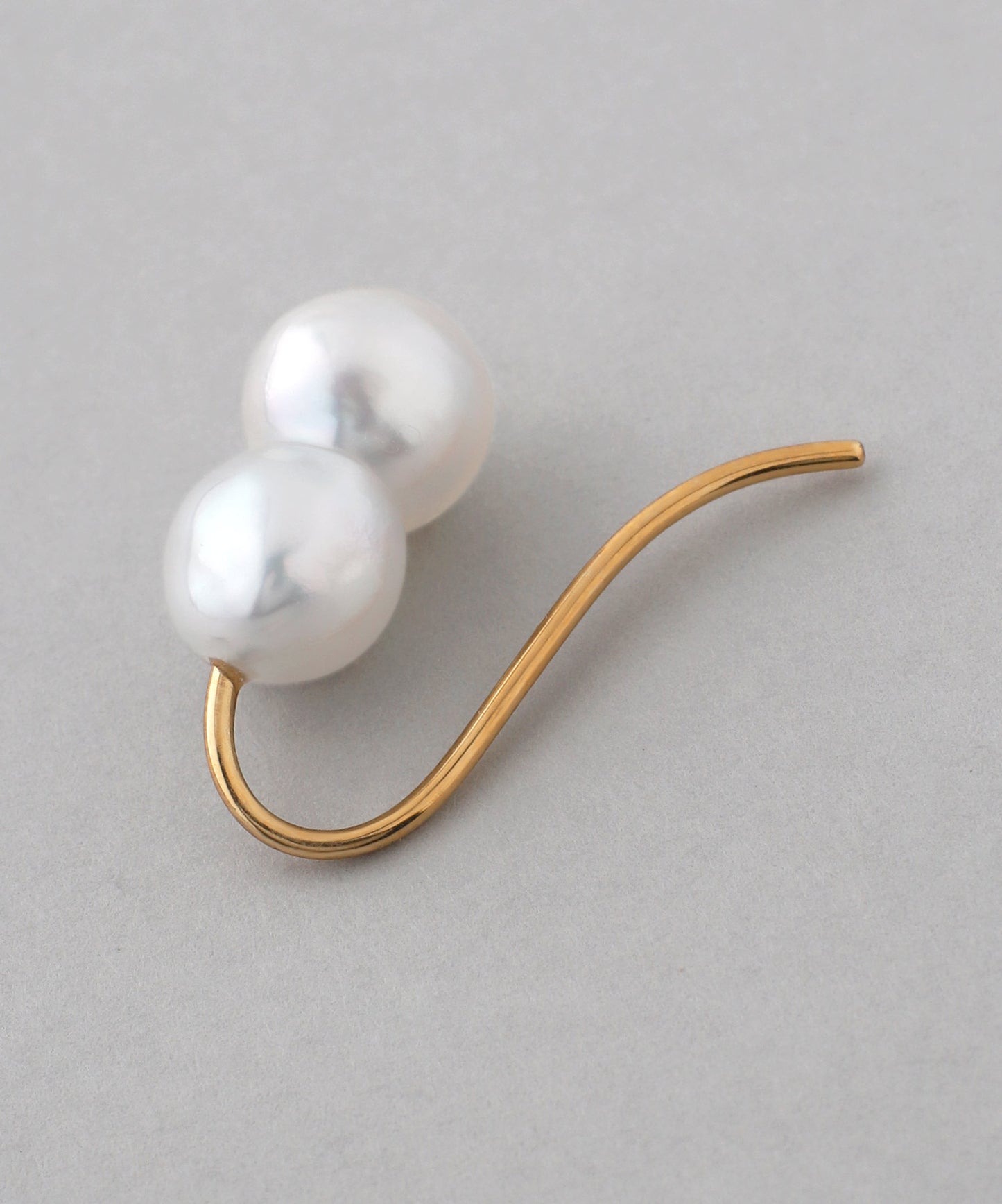 【Stainless Steel IP】Twin Pearl Ear Cuff