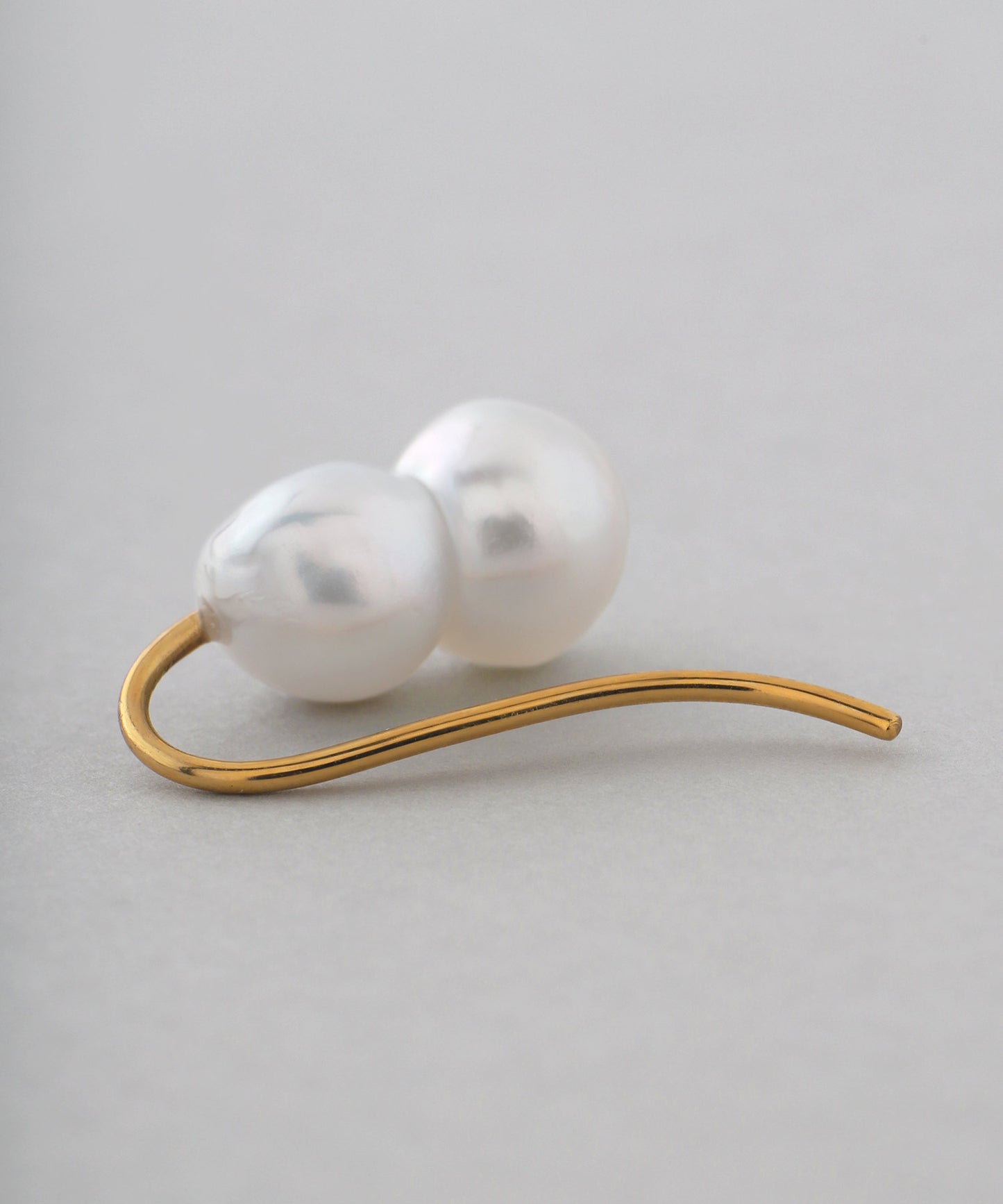 【Stainless Steel IP】Twin Pearl Ear Cuff