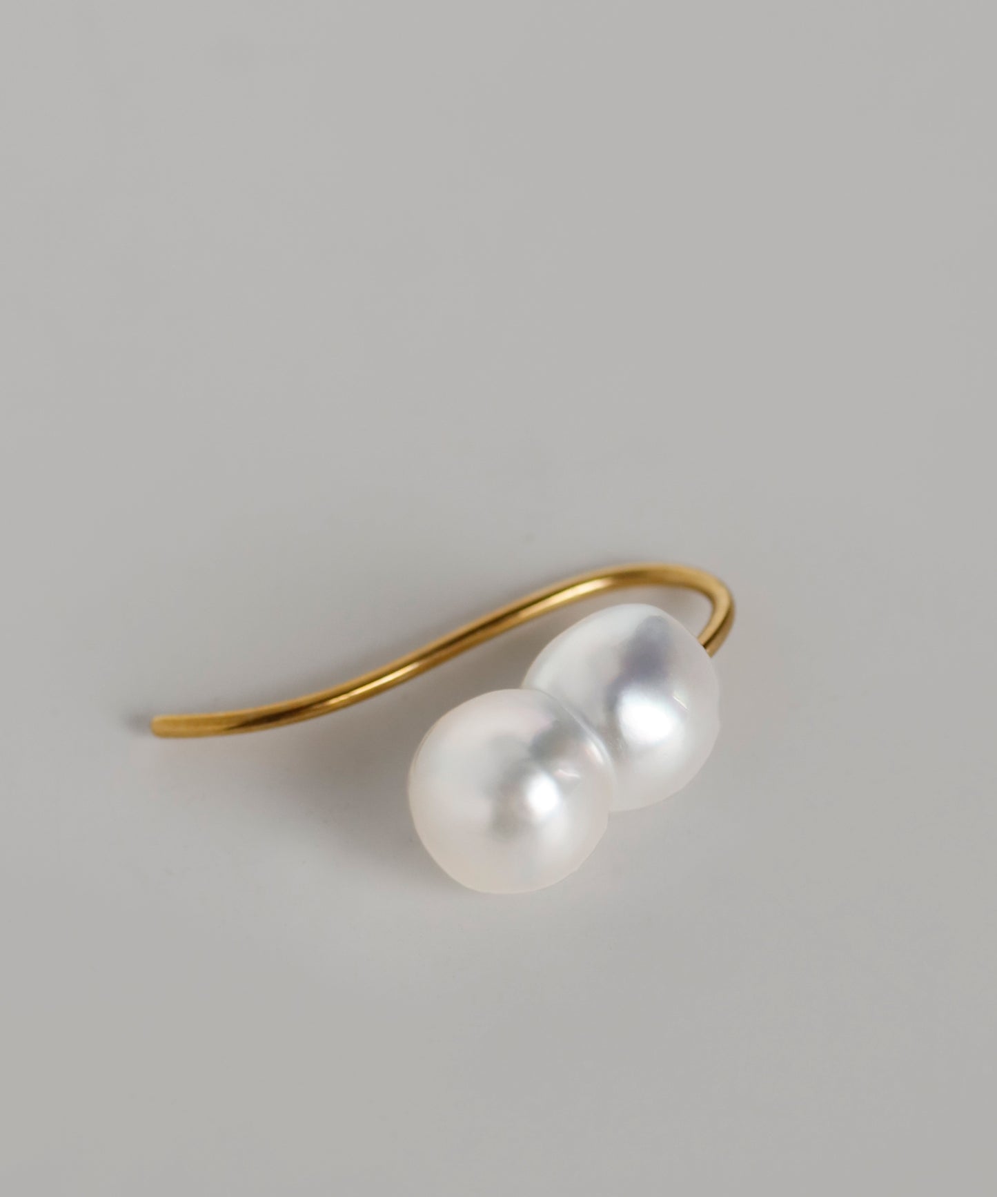 【Stainless Steel IP】Twin Pearl Ear Cuff