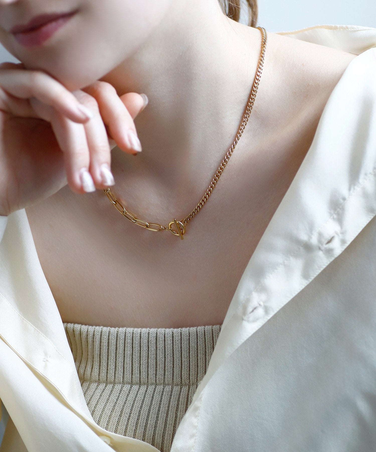 A spectacular shiny gold chain with a sparkling diamond “Capricious Cr –  買えるLEON