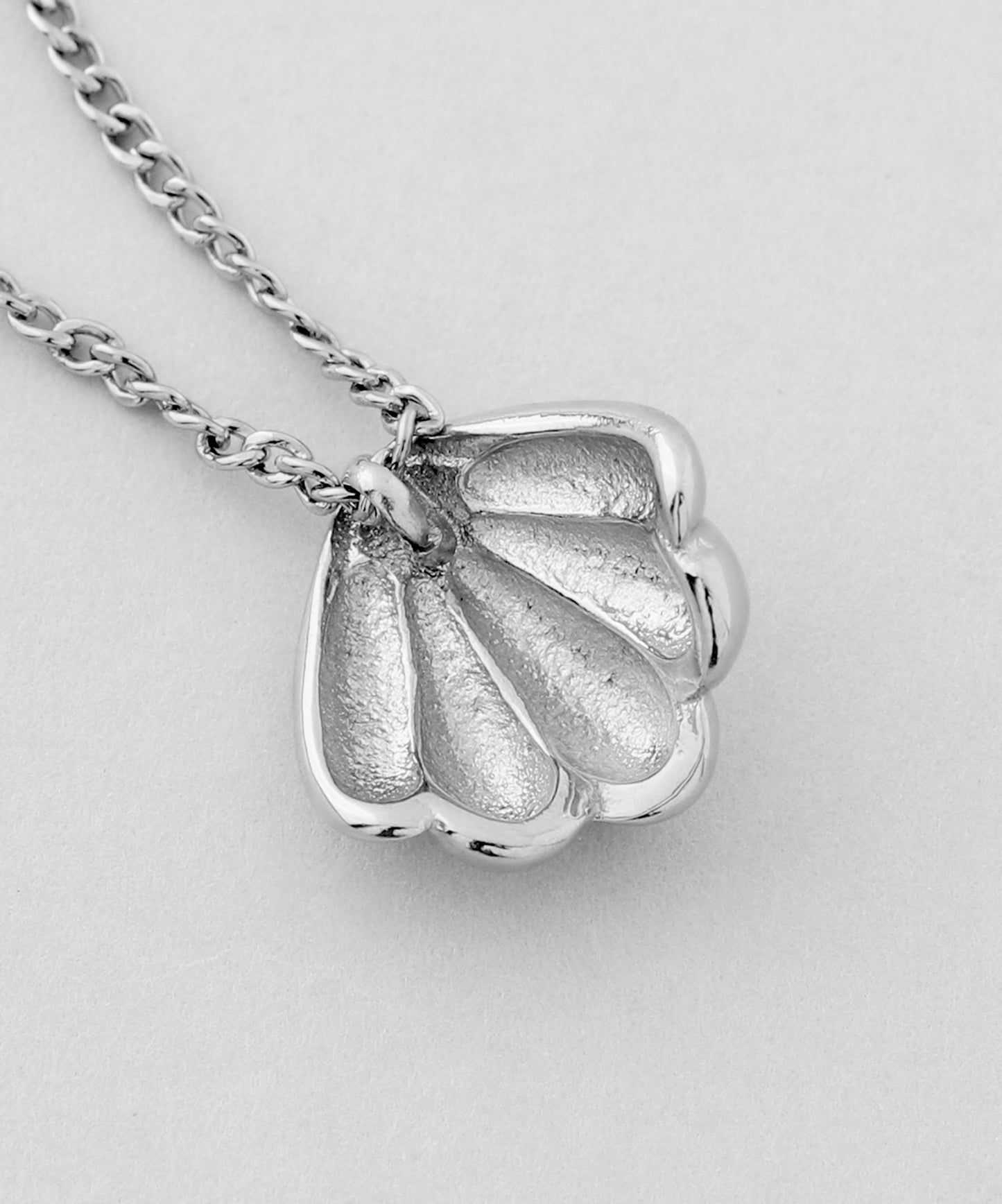 【Stainless Steel IP】Shell Motif Necklace